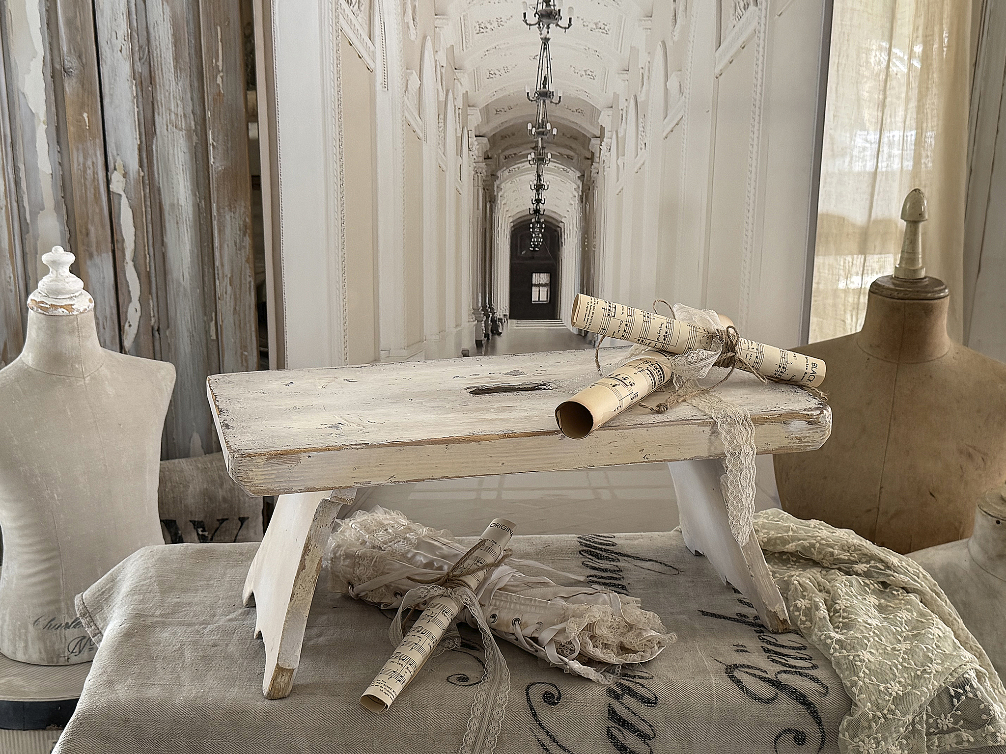 Langes Fußbänkchen im alten Shabbykleid***