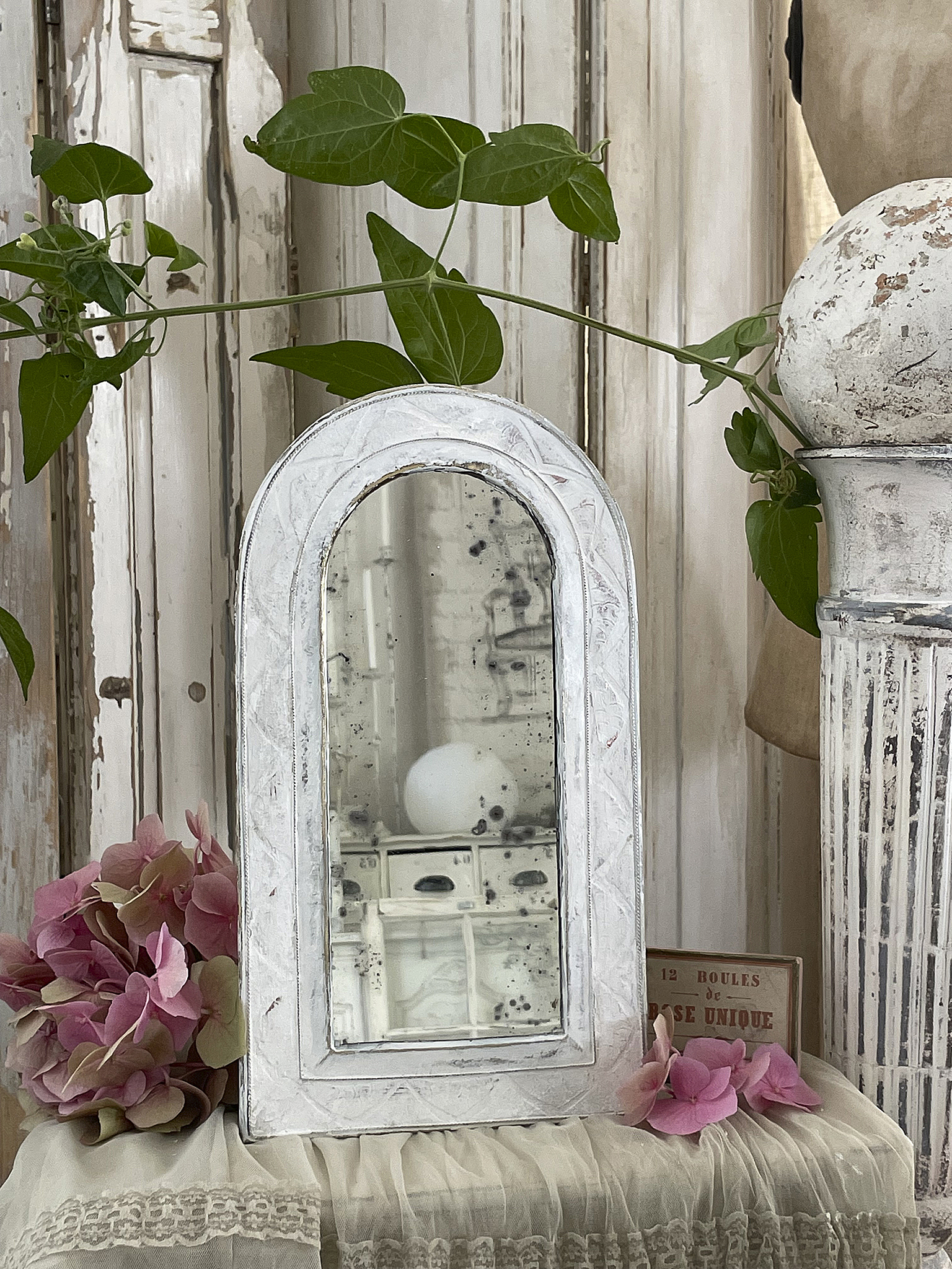 Romantischer alter kleiner Vintage-Spiegel***