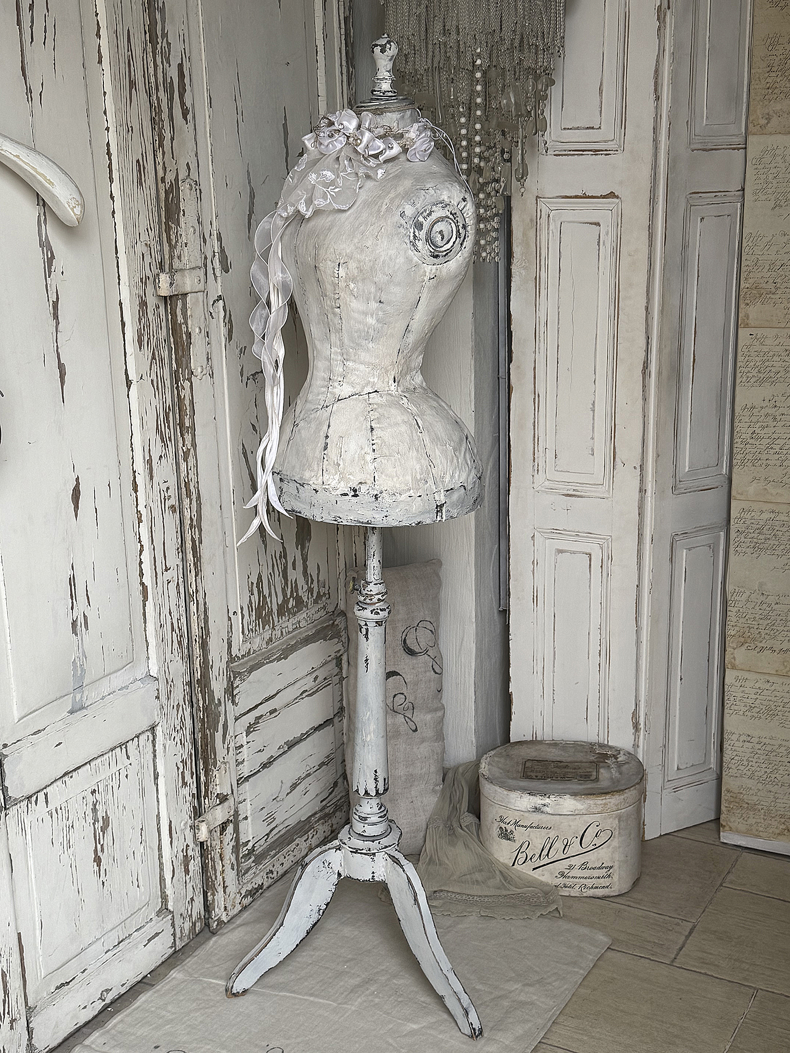 Antike Schneiderpuppe – Wespentaille & Vintage-Charme***