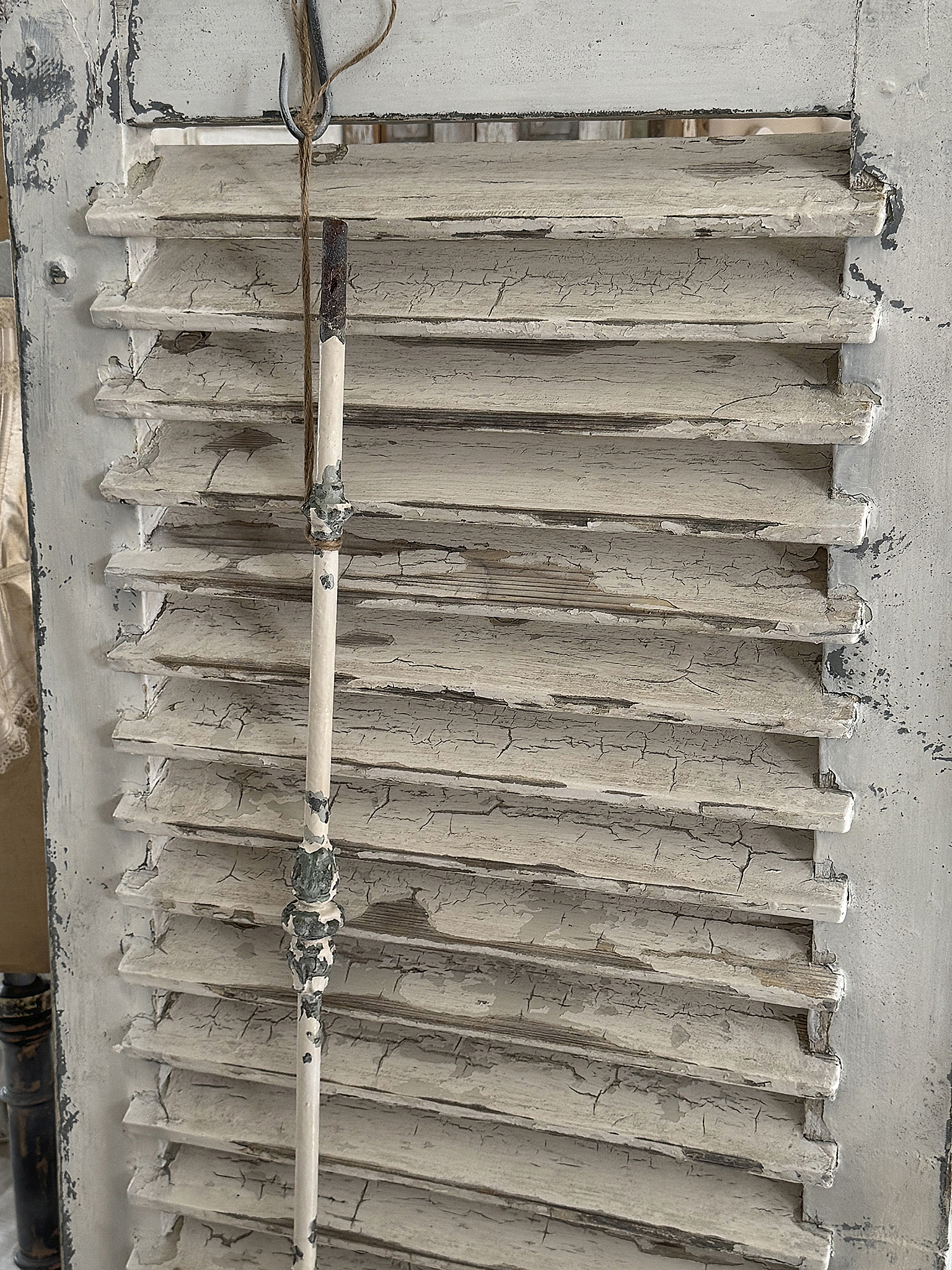 Wunderschöner antiker Lamellenladen im authentischen Vintage-Charme***