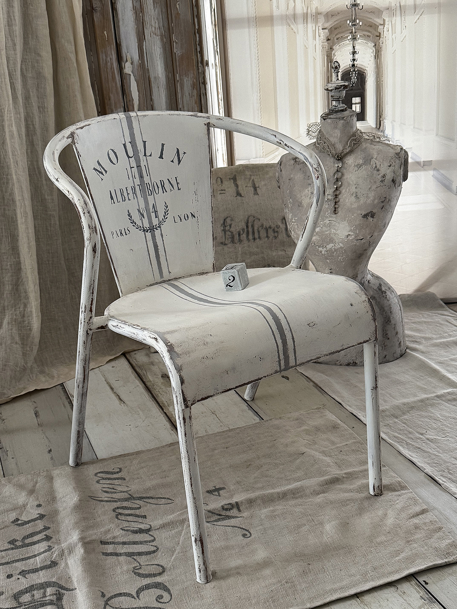 Dekorativer Vintage-Metallstuhl mit französischer Schablonierung***
