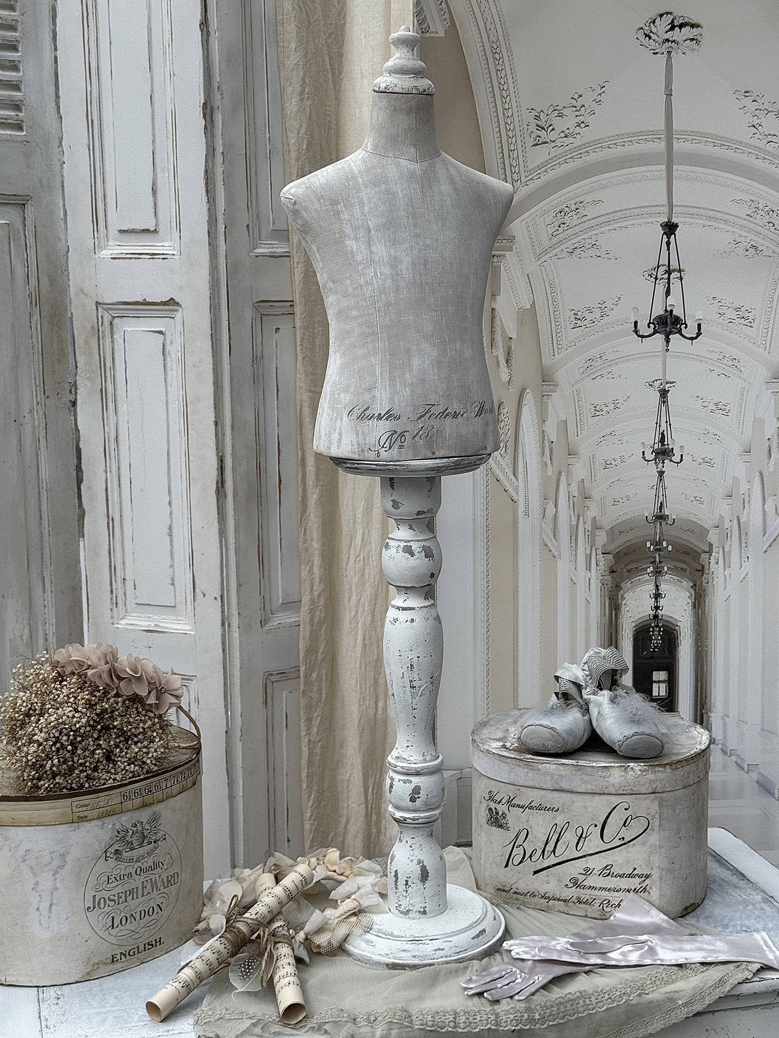 Alte Holzsäule im weißen Kleid*** Alte Holzsäule im weißen Kleid***