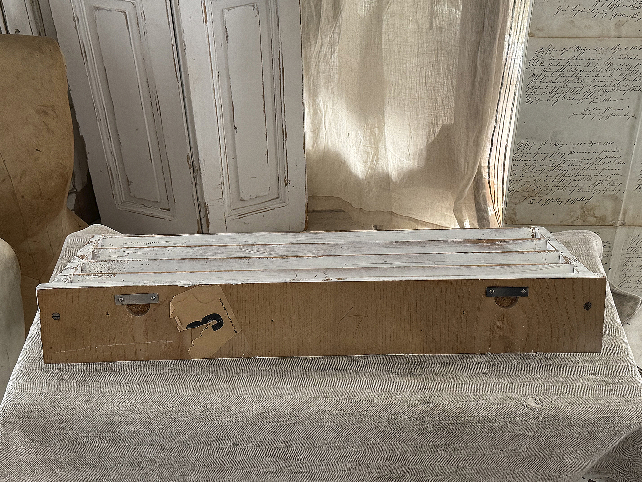 Altes Garderobenregal mit Ablage***