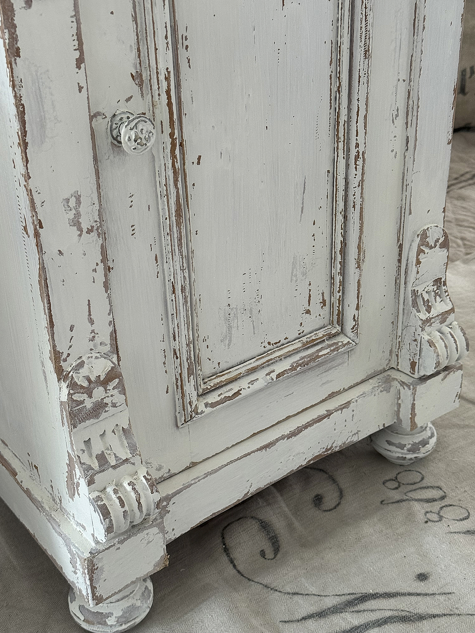 Reserviert! Antikes Beistellschränkchen Shabby-pur