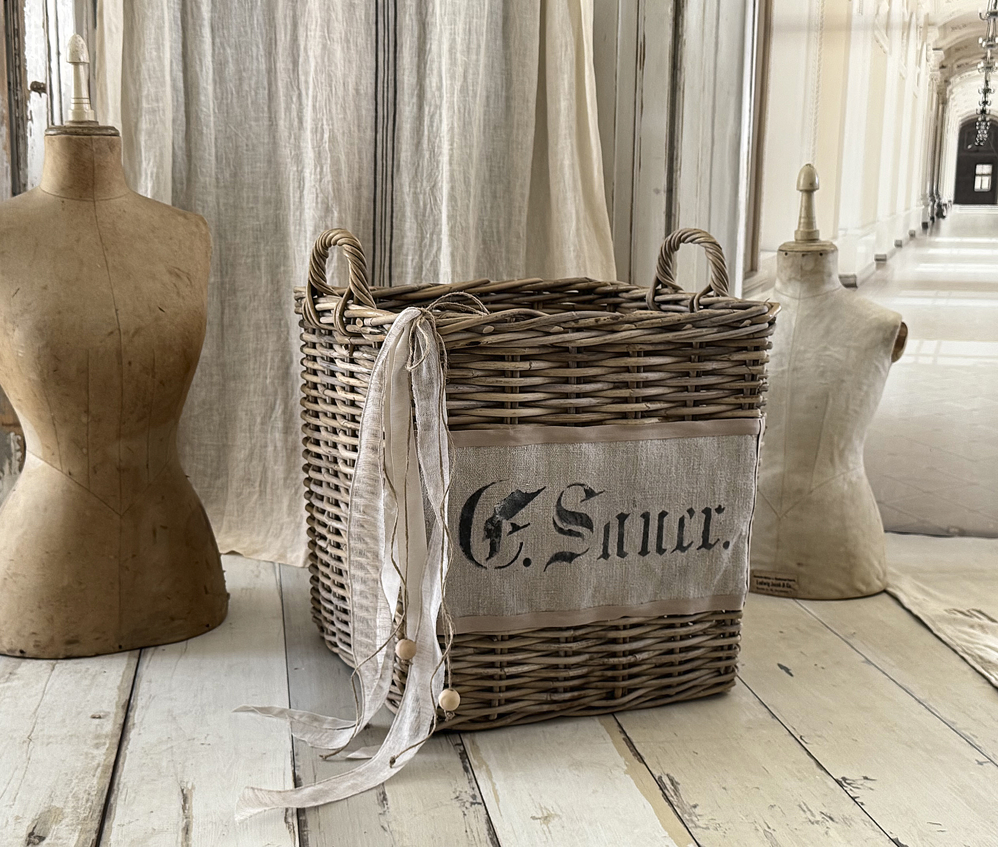 Großer eckiger Naturweidenkorb mit Leinenschild – XL Shabby Chic***