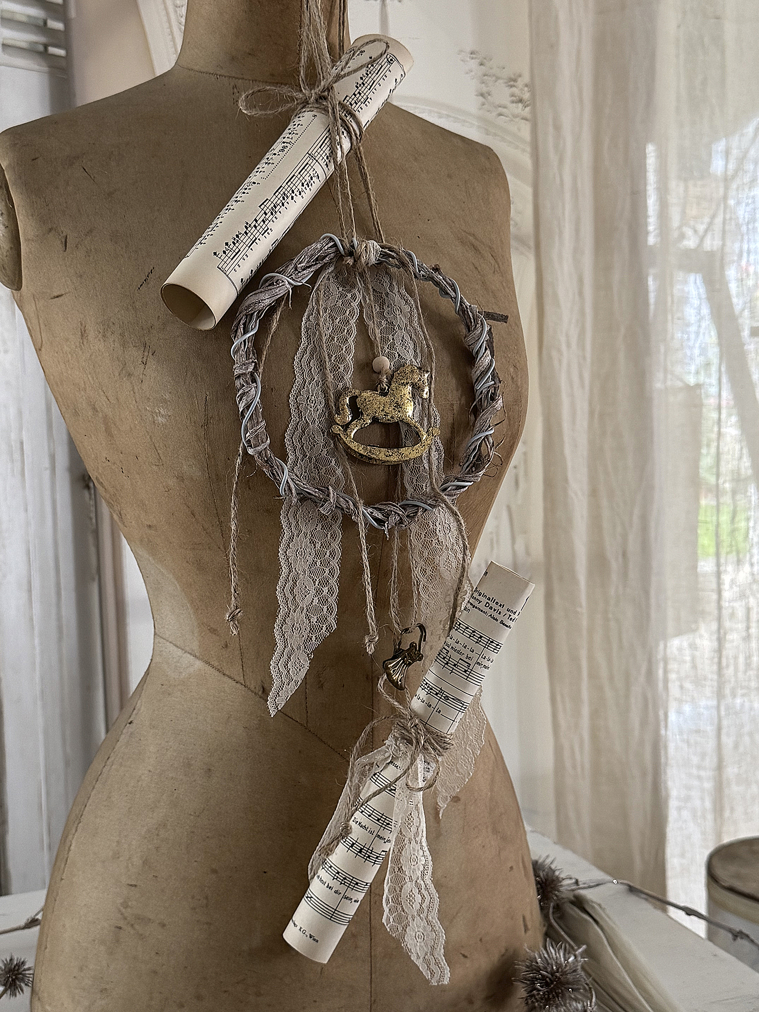 Vintage-Deko mit alten Notenblättern und Kränzchen*** Vintage-Deko mit alten Notenblättern und Kränzchen***