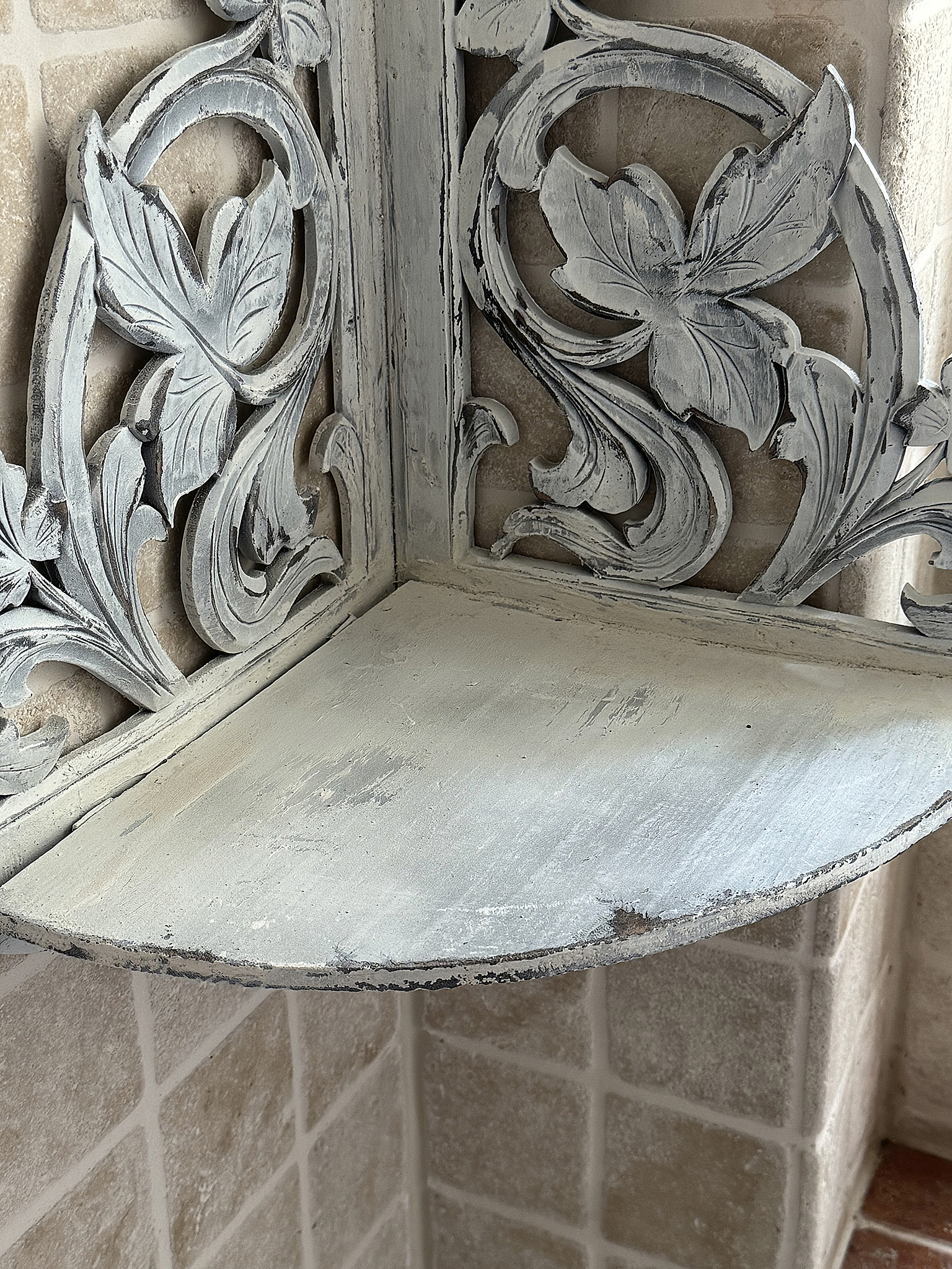 Antikes Eckregal im Jugendstil***