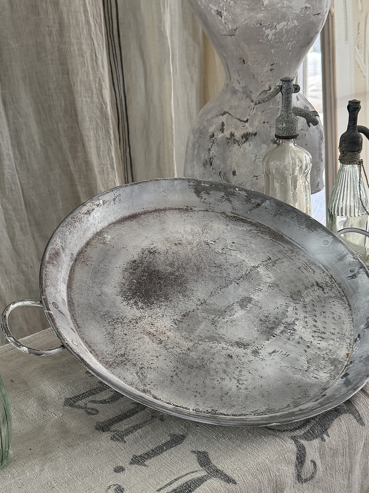 Große alte Metallschale mit Griffen – französischer Vintage-Charme***