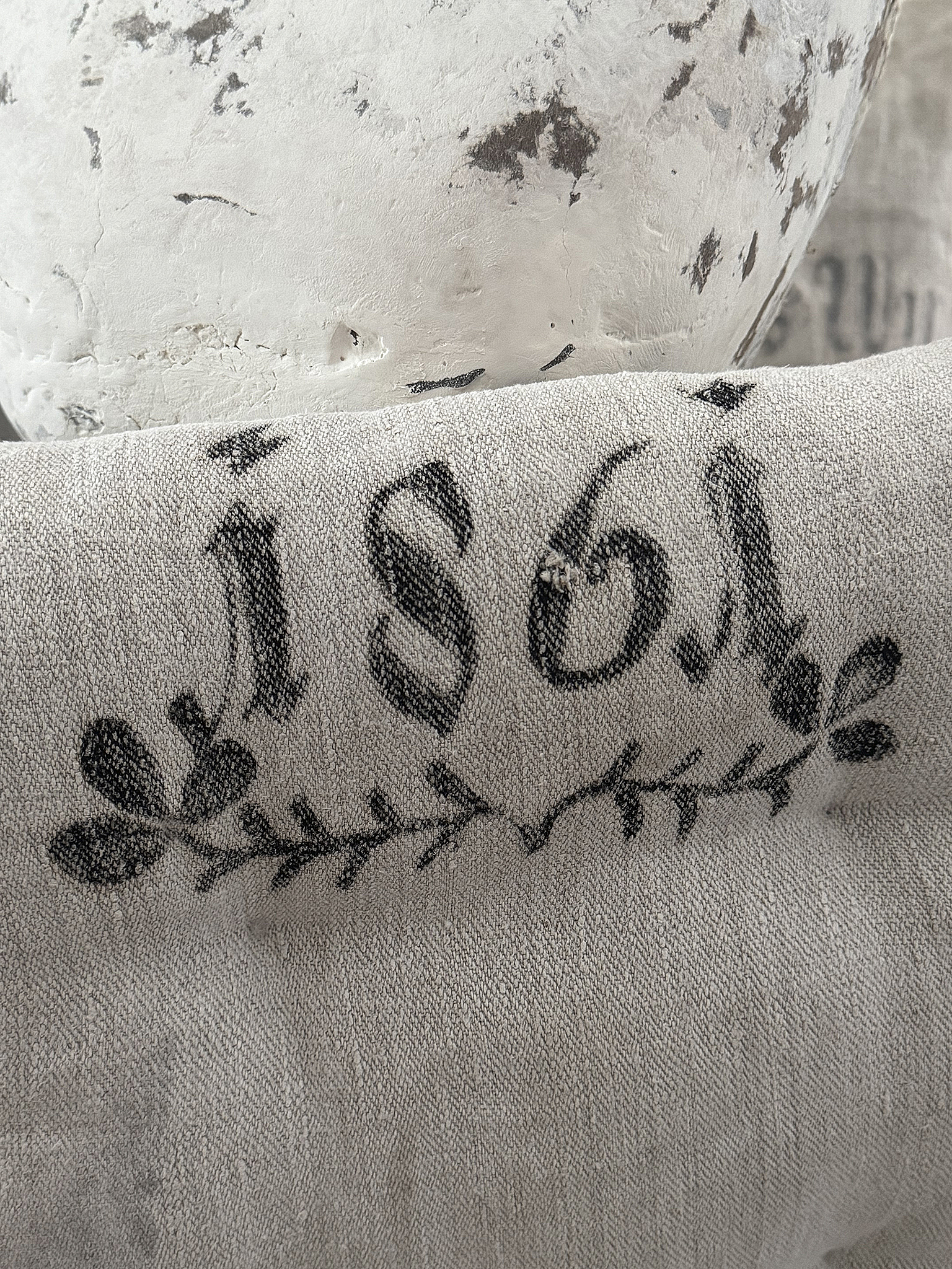 Vintage- Stuhlkissen aus antikem Mehlsack – mit Originaldruck 1861
