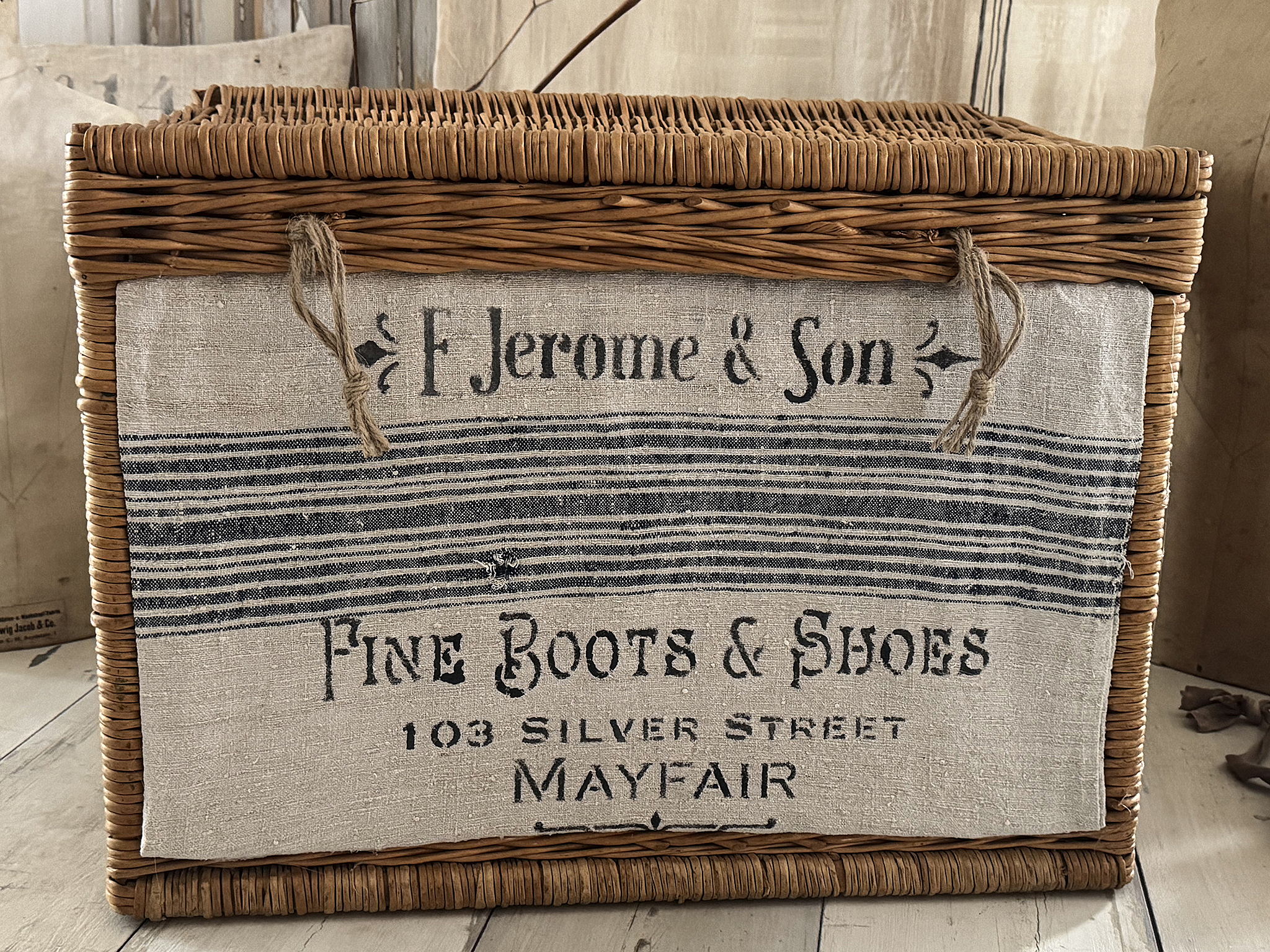 Großer Vintage-Weidenkorb mit Klappdeckel ein charaktervolles Einzelstück für eure Wohnwelt***