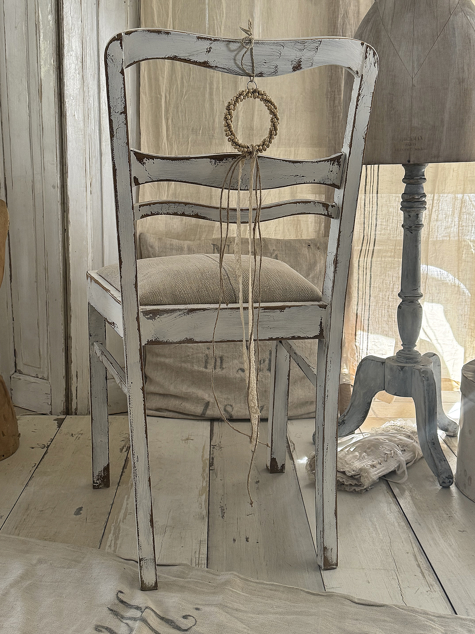 Schöner Polsterstuhl mit Bezug aus altem Leinensack***