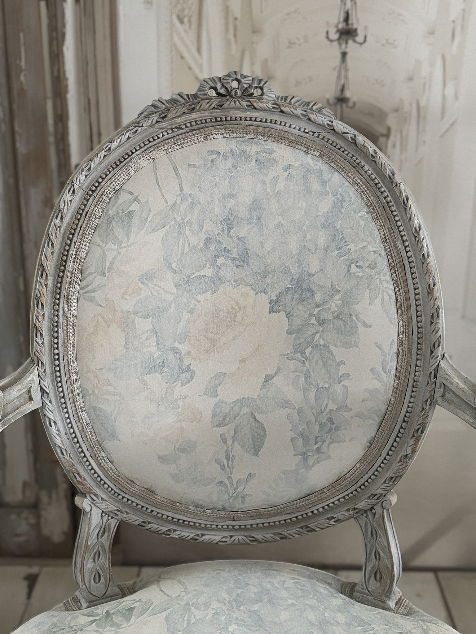 Romantischer Vintage-Armlehnsessel – ein Einzelstück mit Seele***