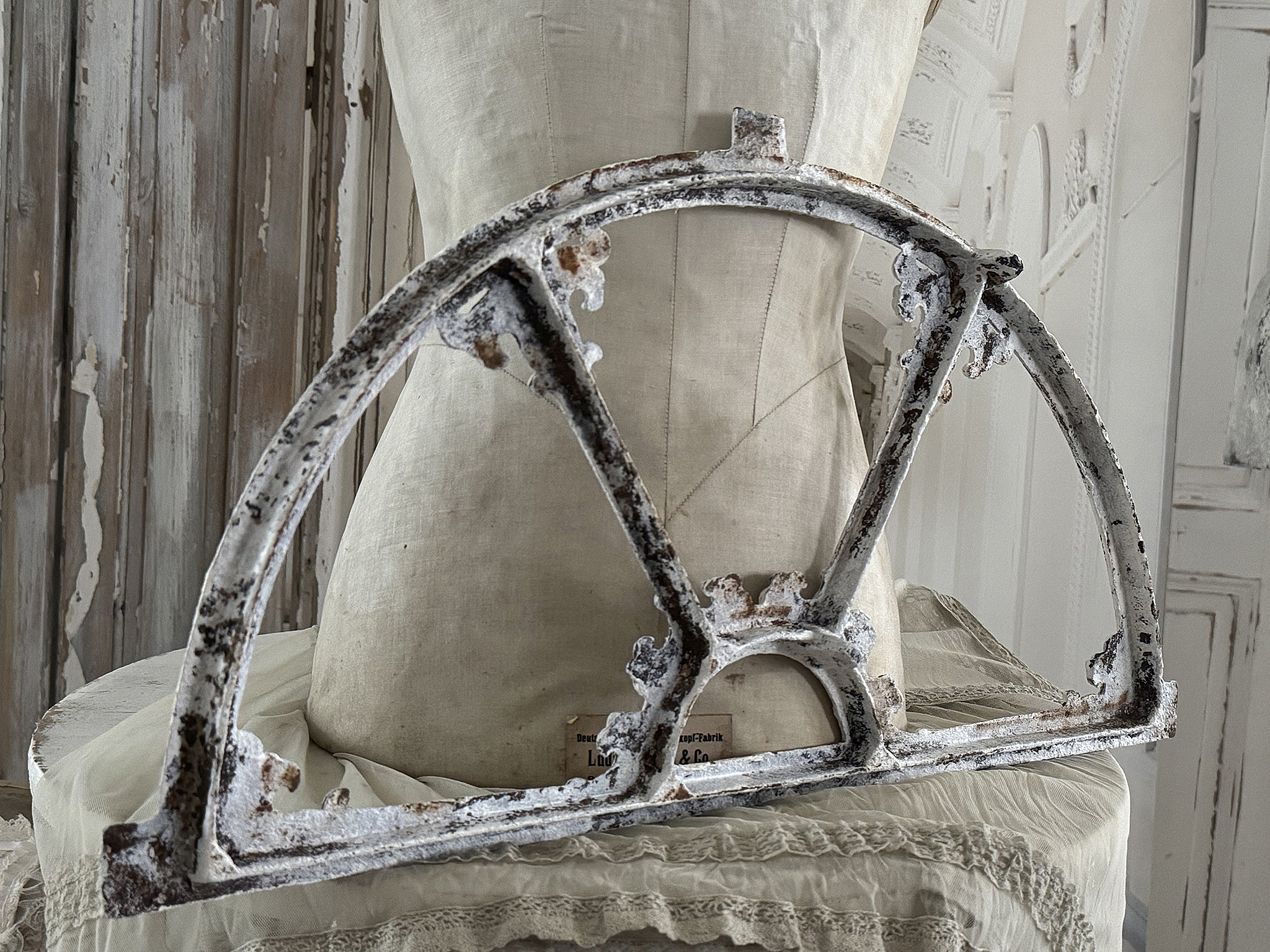 Antikes Stallfenster "shabby pur" ***