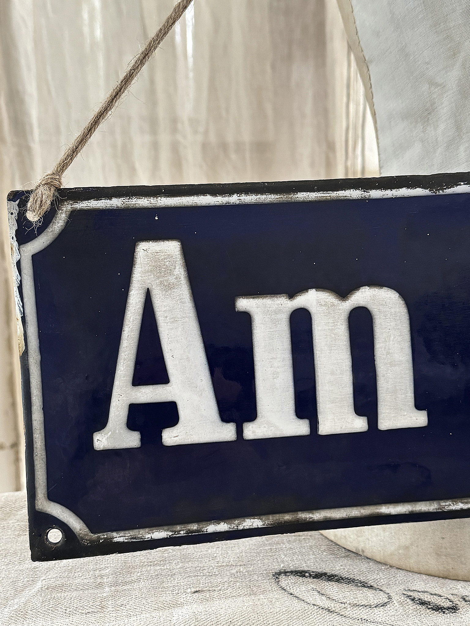 Altes großes Straßenschild aus Emaille***