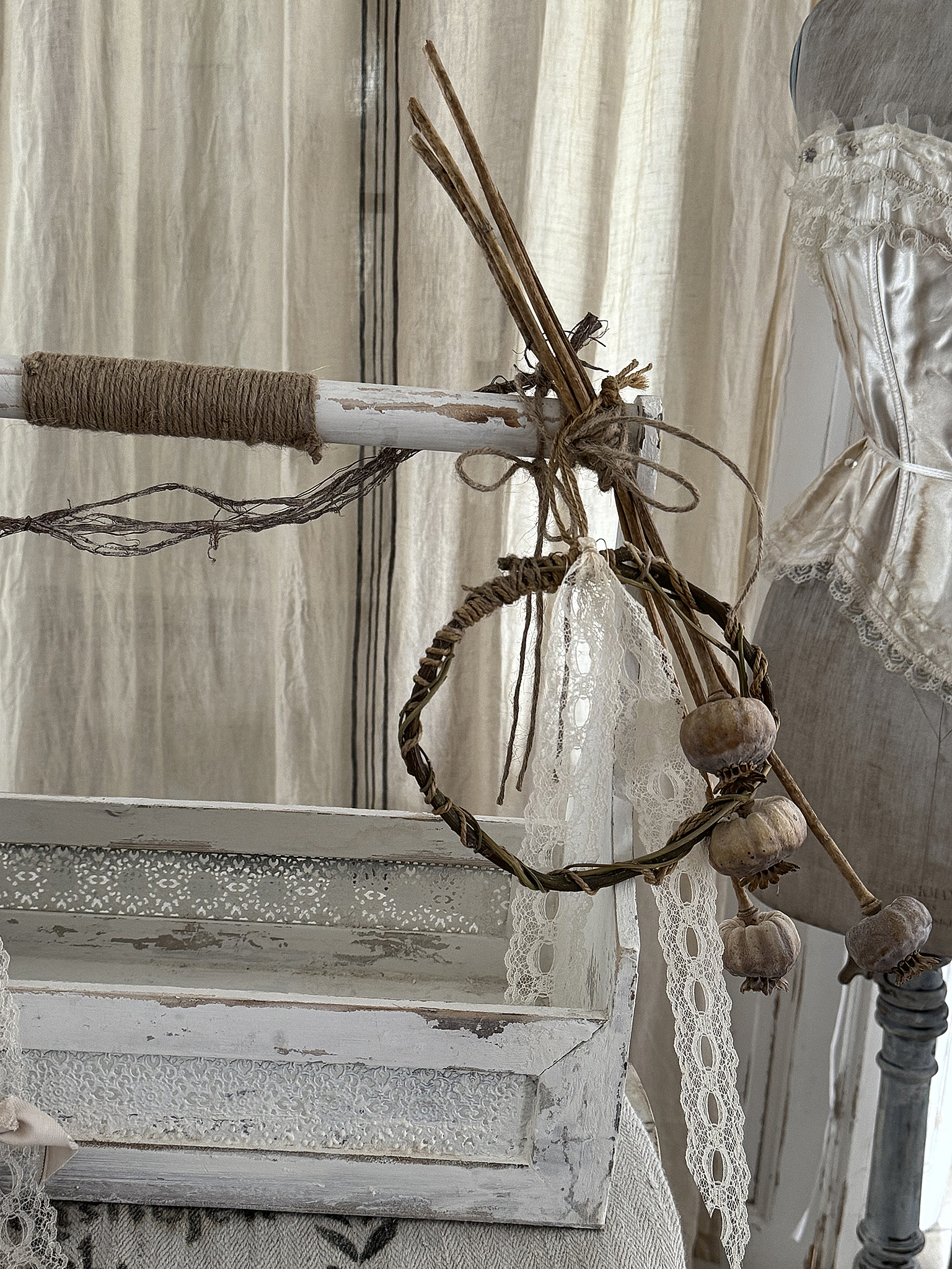 Holzkorb mit Herz Boho***