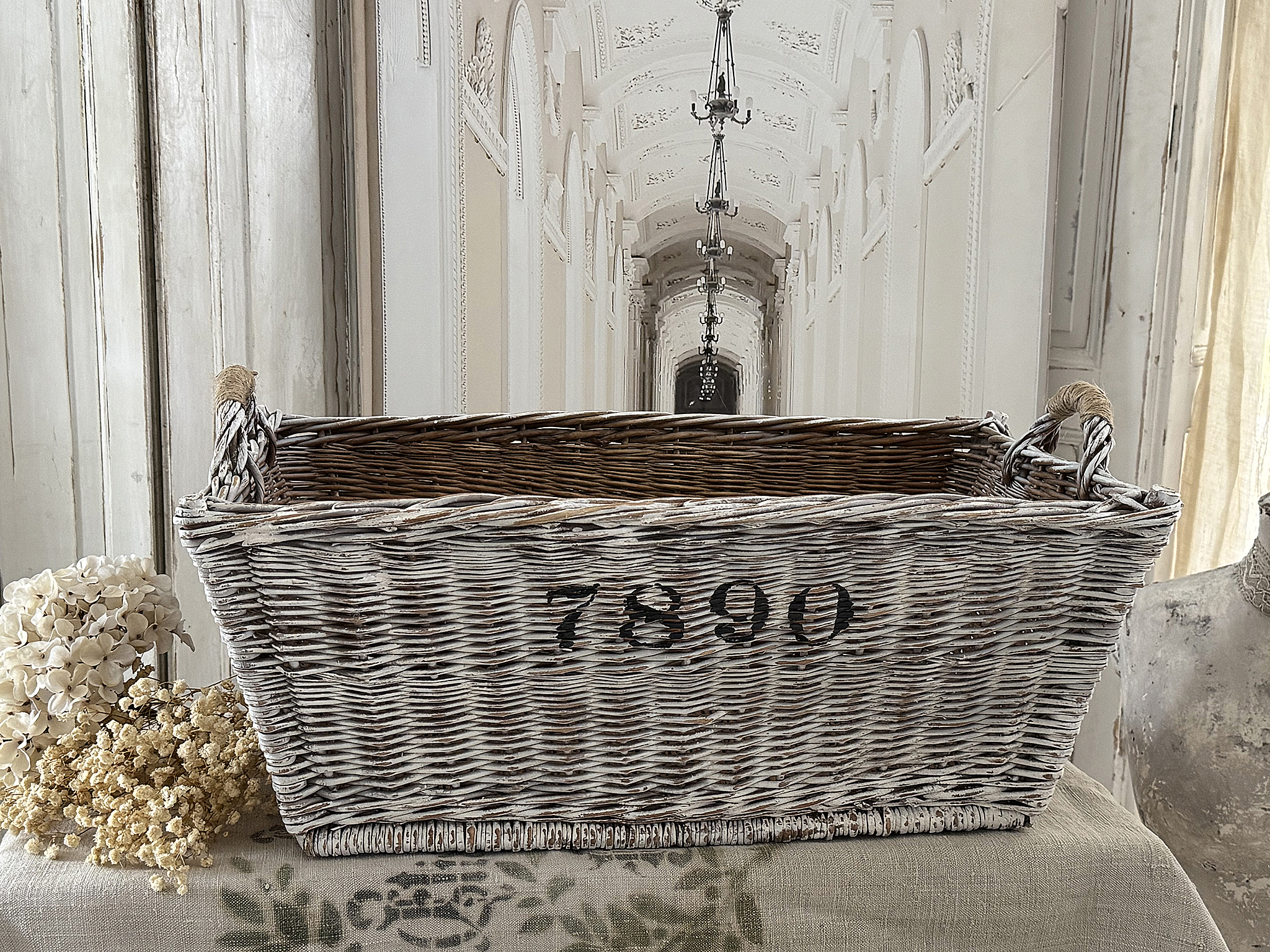 Alter Weidenkorb mit sanftem Vintage-Flair***