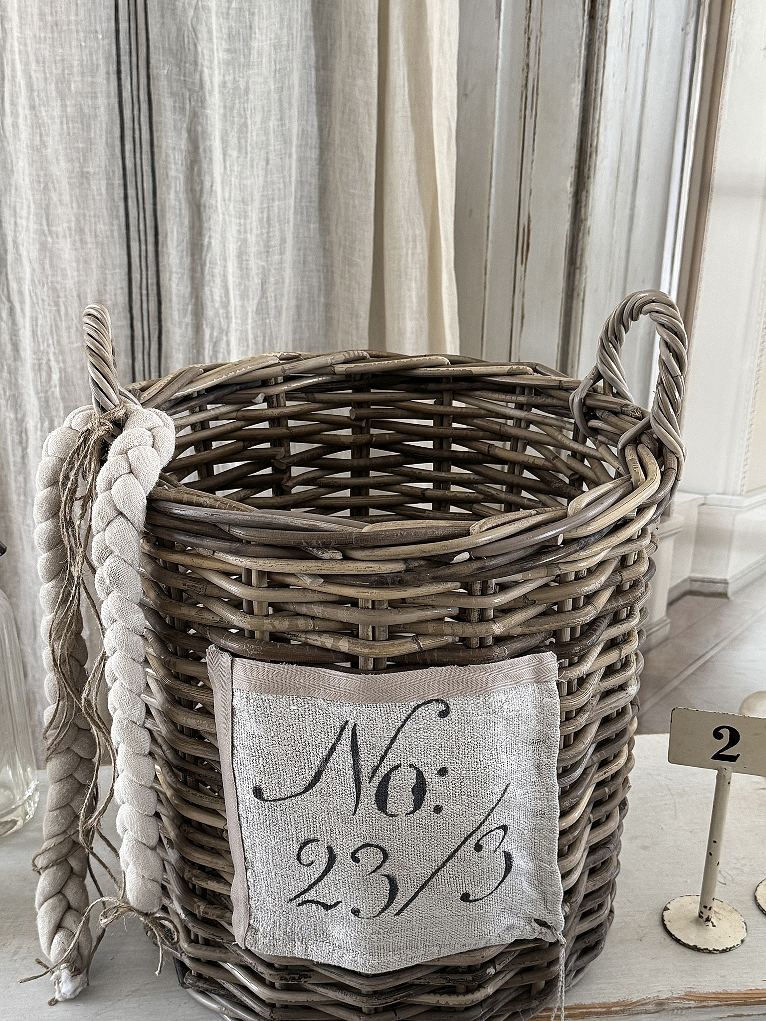 Großer Naturweidenkorb mit Leinenschild – L Shabby Chic***