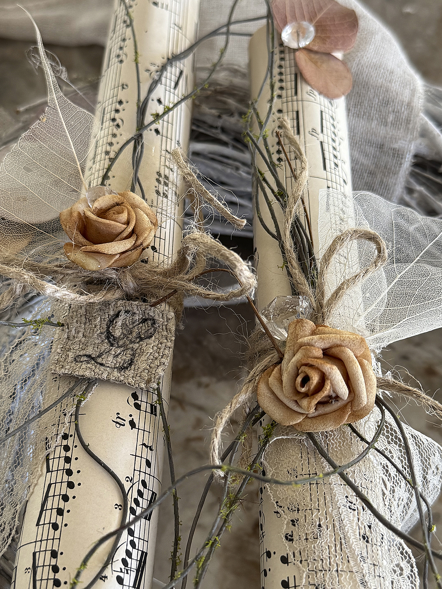 Romantischer Vintage-Kranz mit Notenblättern – zarte Handarbeit mit poetischem Charme“***