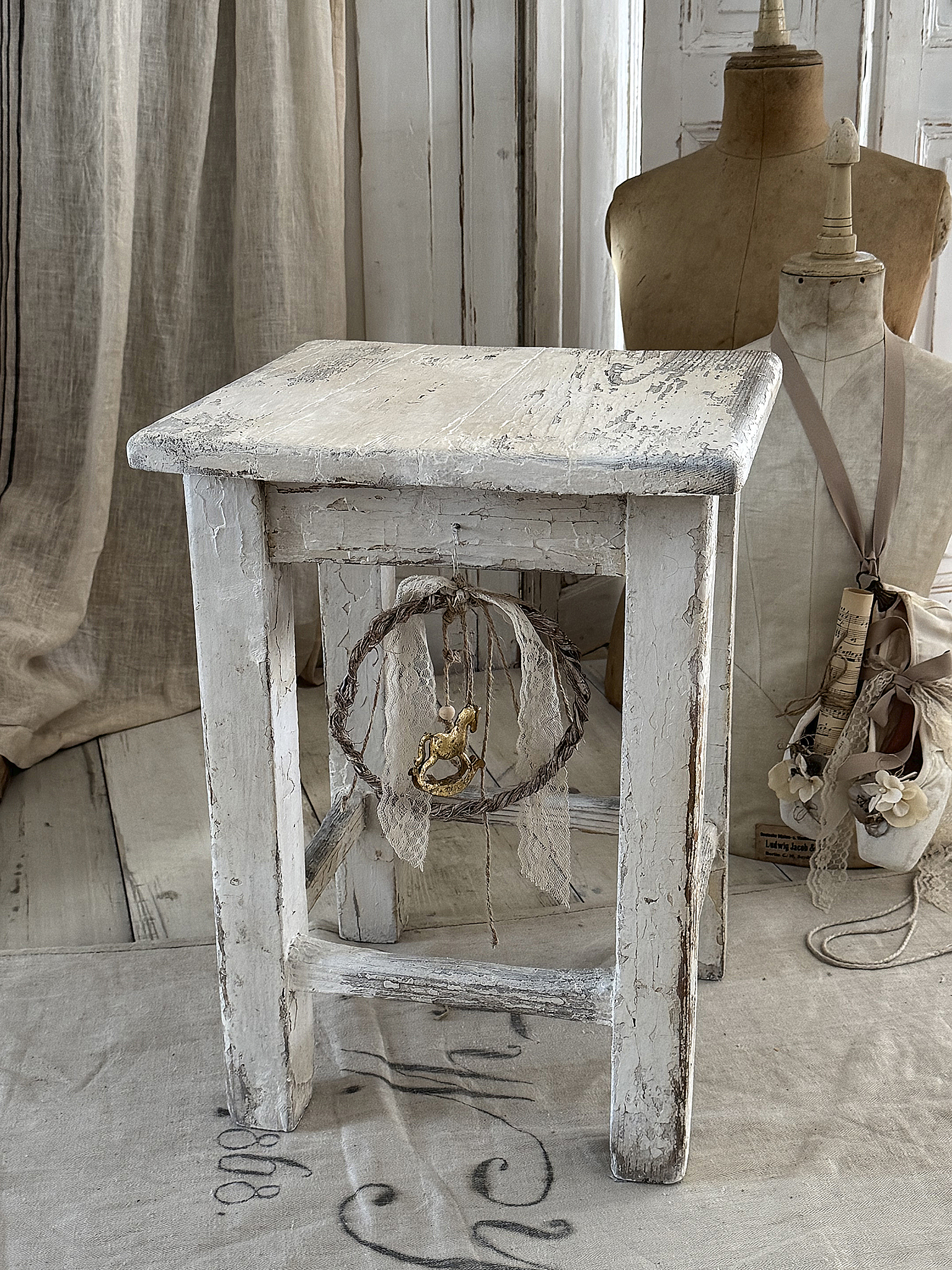 Alter Hocker Shabby pur***