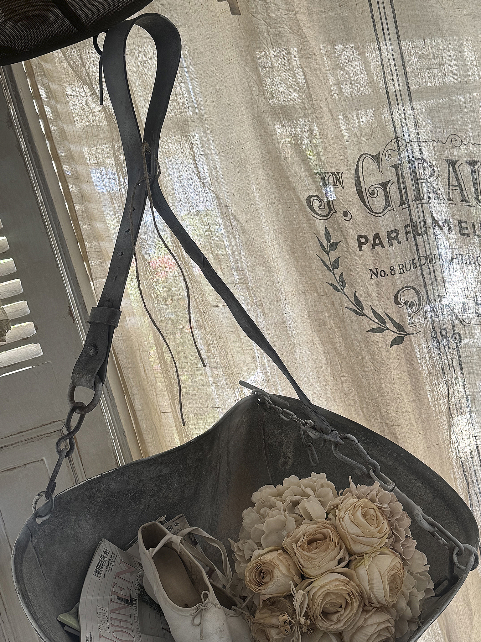 Alte Ernteschüssel aus Zink mit originalem Ledergriff – authentischer Shabby-Charme***