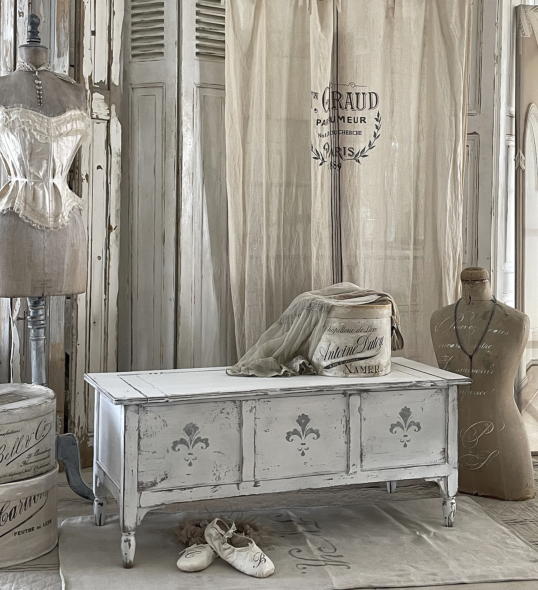 Alte Klapptruhe/Sitztruhe "shabby chic" ***