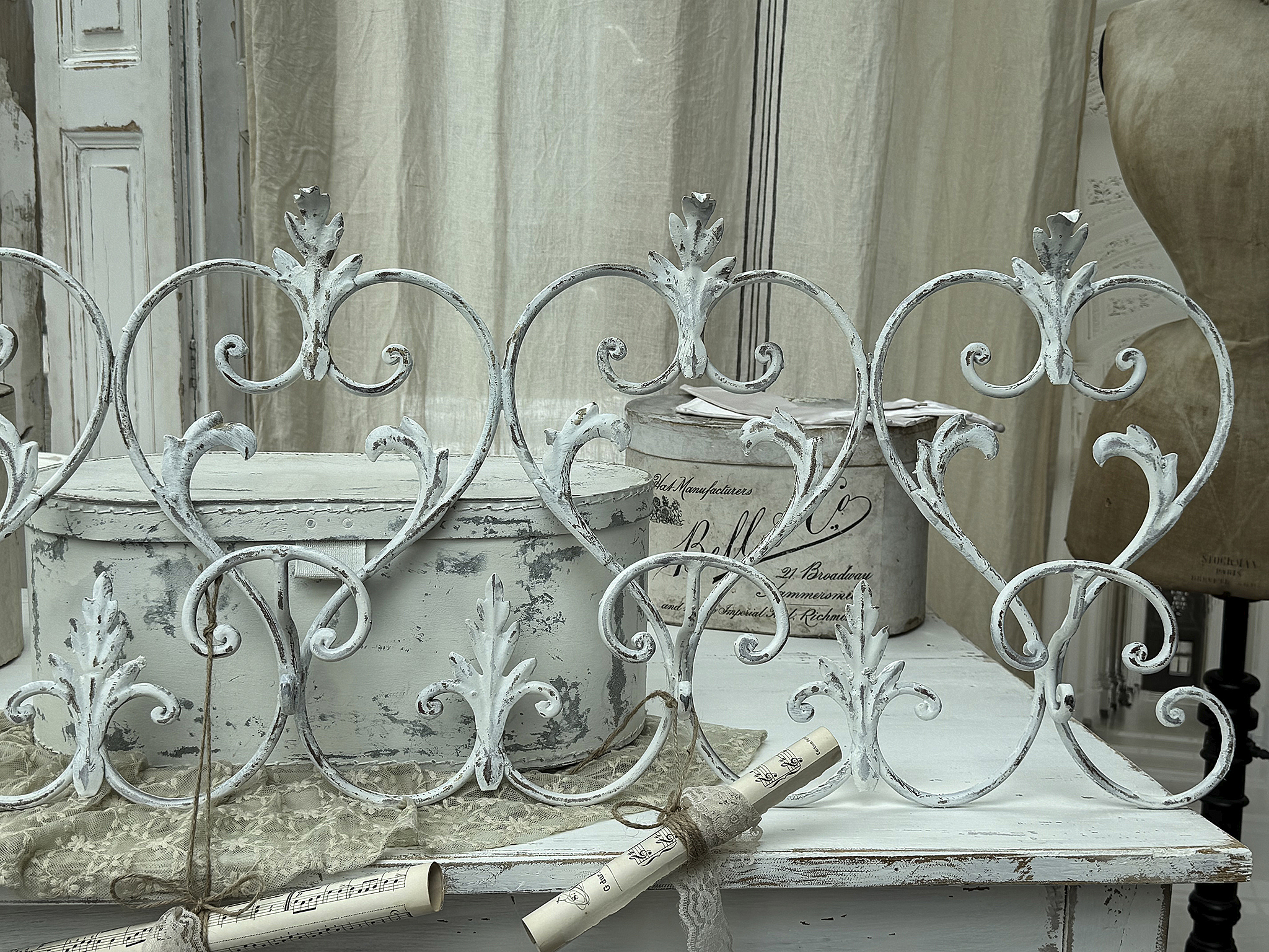 Alte Wandgarderoben im Jugendstil – im Duo***