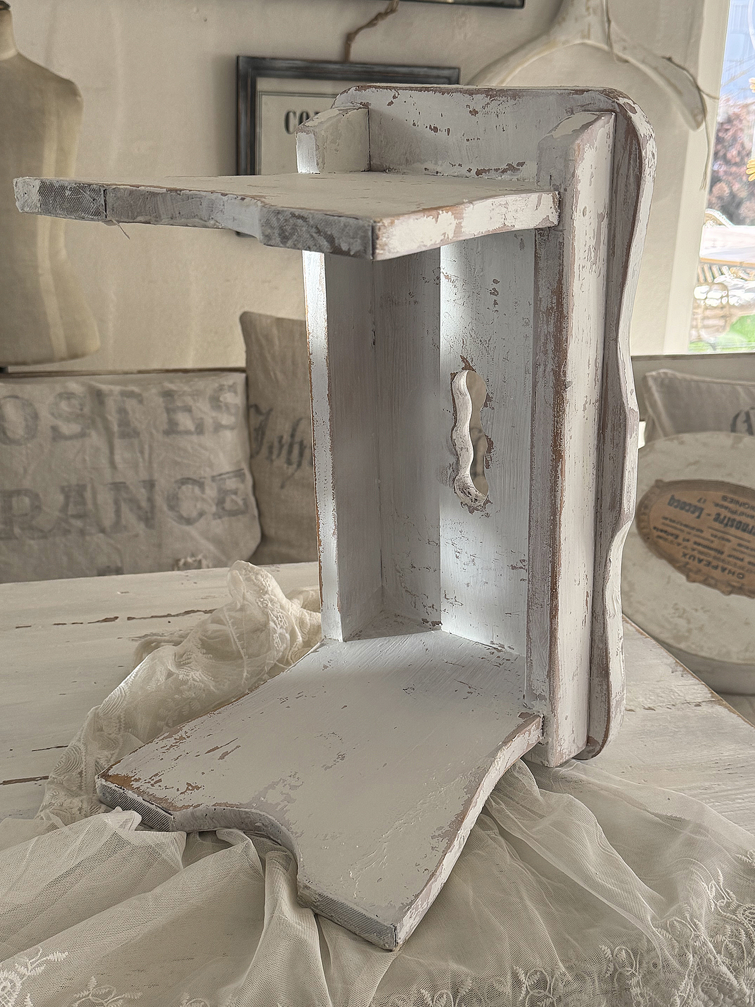 Altes Vollholzbänkchen / Fußhocker mit Charme & Herzensbotschaft***