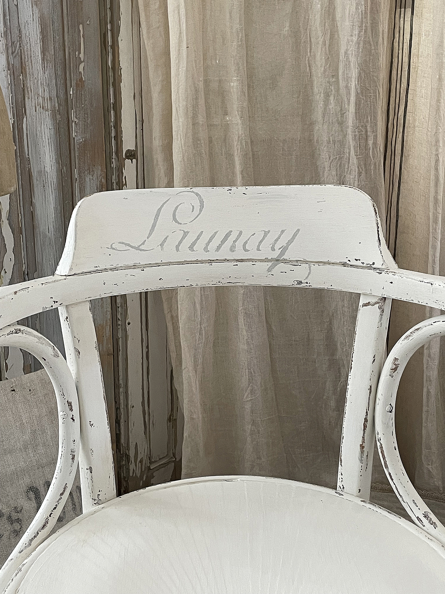 Alter runder Shabby-Armlehnstuhl Launay***