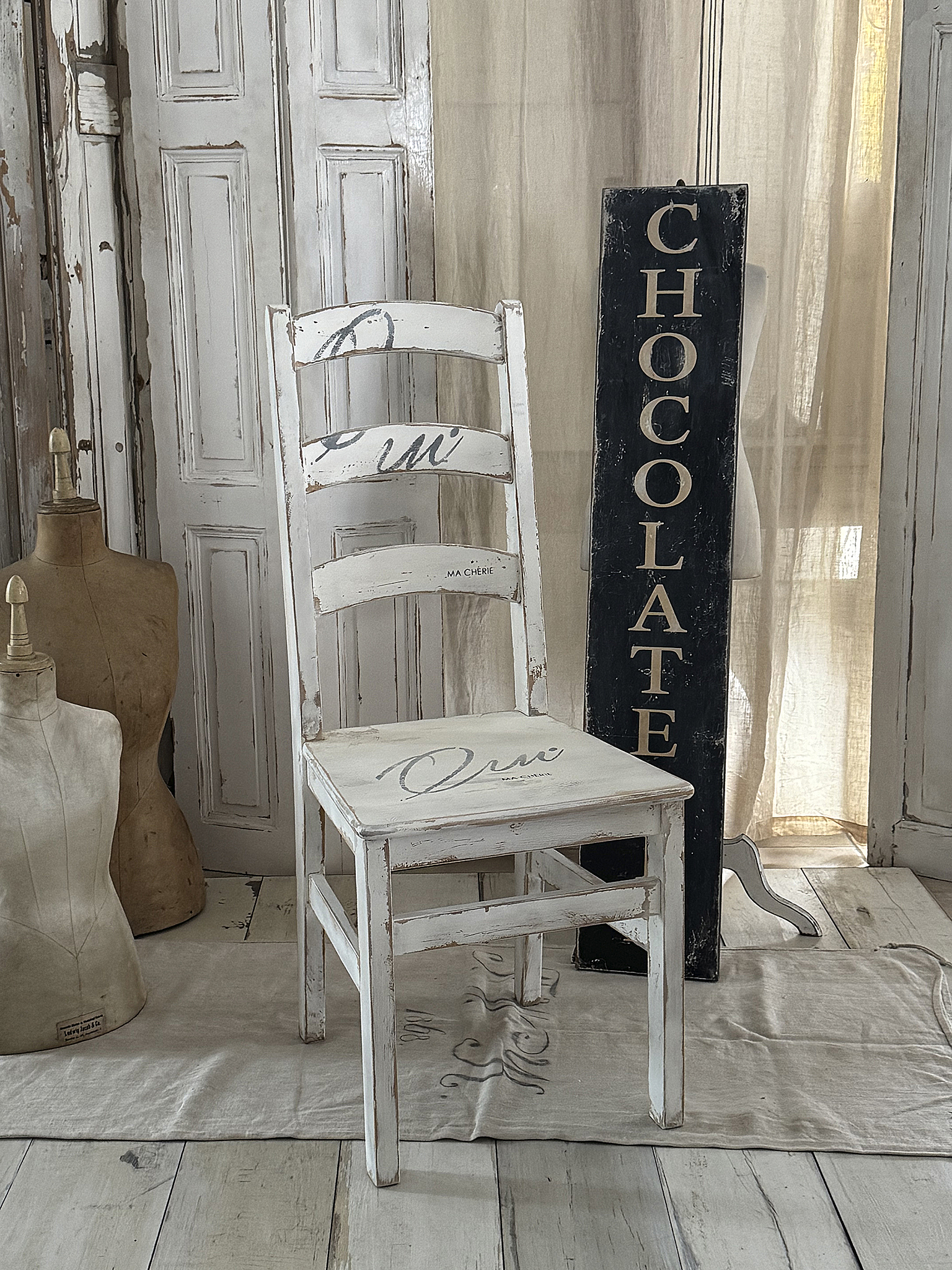 Hoher Holzstuhl Qui Ma Cherie***