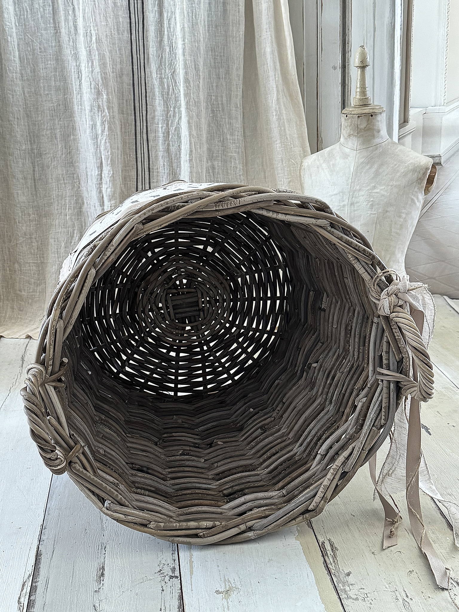 Großer Naturweidenkorb mit Leinenschild – XL Shabby Chic***