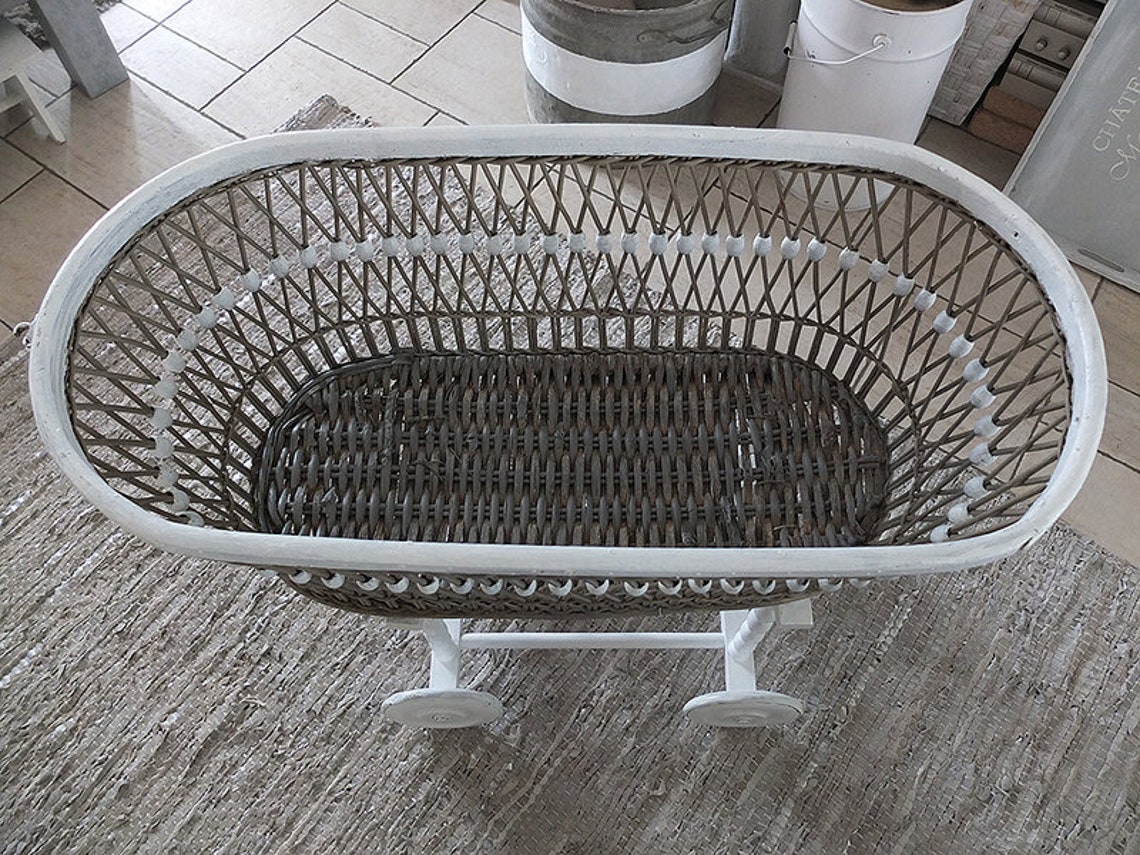 Weidenwiege auf Rädern für Babys, in hellem und dunklem Farbton, moderne und rustikale Optik