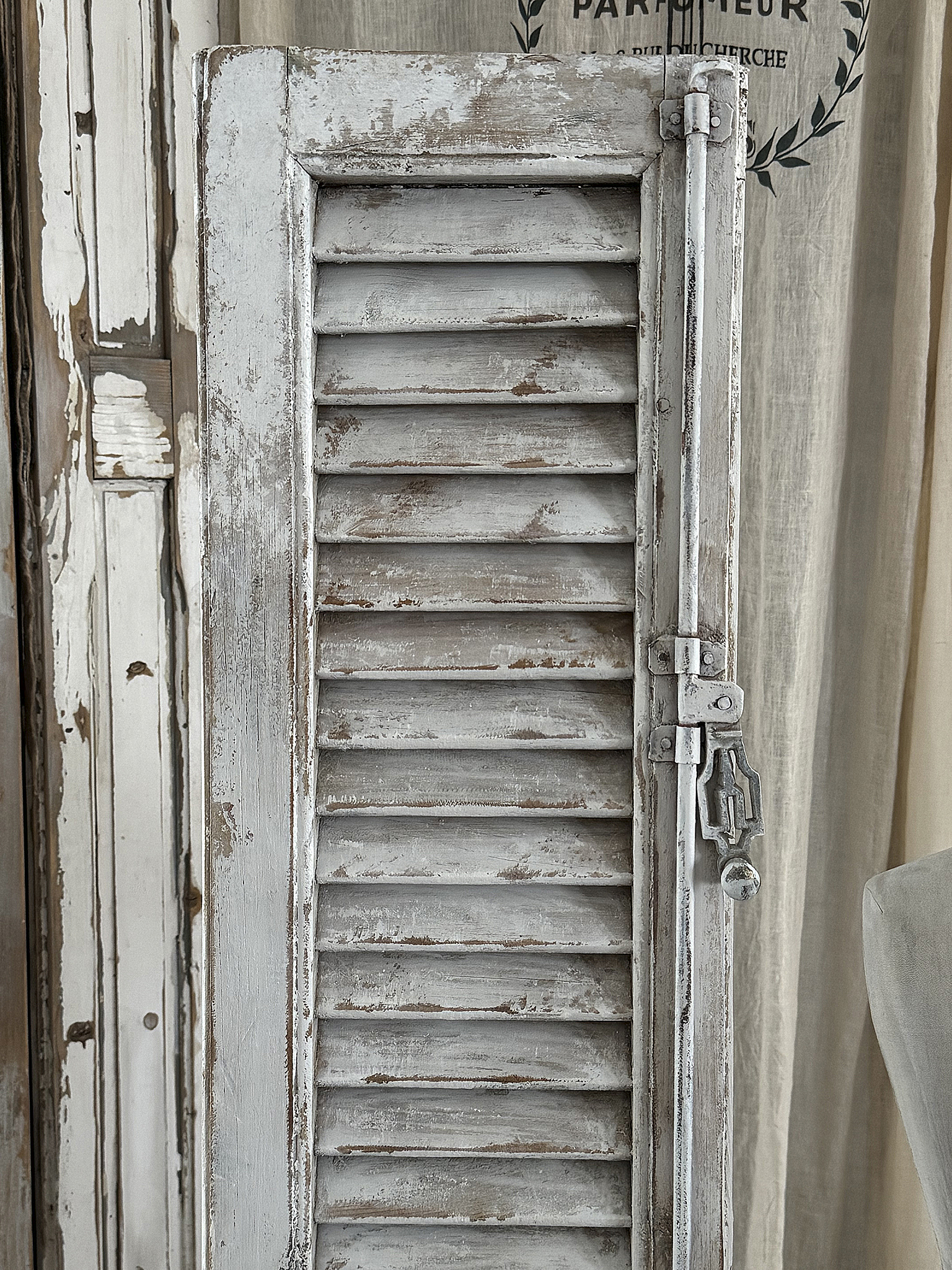 Antiker Lamellenladen aus Frankreich – Liebhaberstück