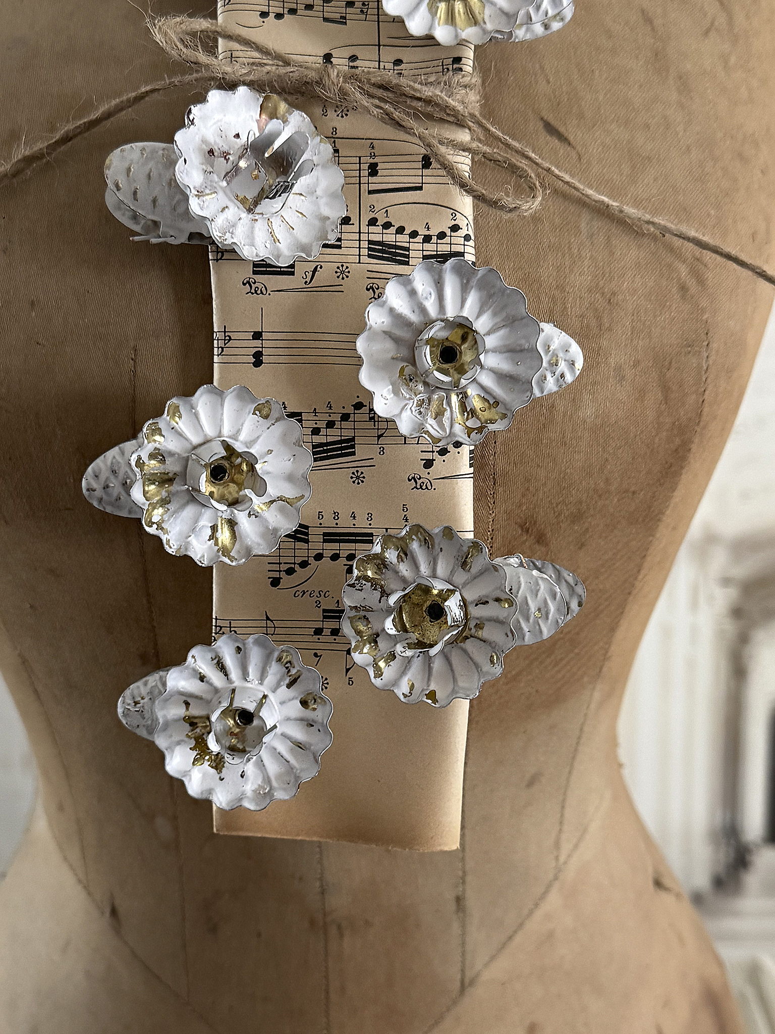 Zehn uralte Kerzenclips antike Baumkerzenhalter im Shabby-Kleid ***