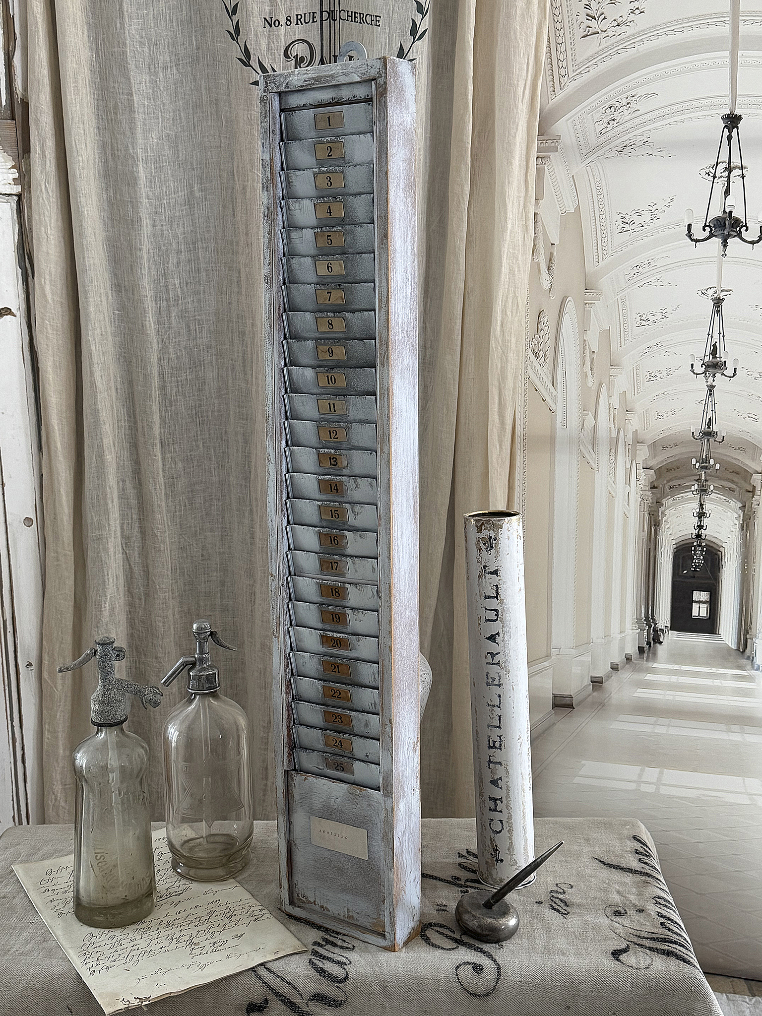 Alter Stempelkartenhalter – authentischer Charme vergangener Zeiten***