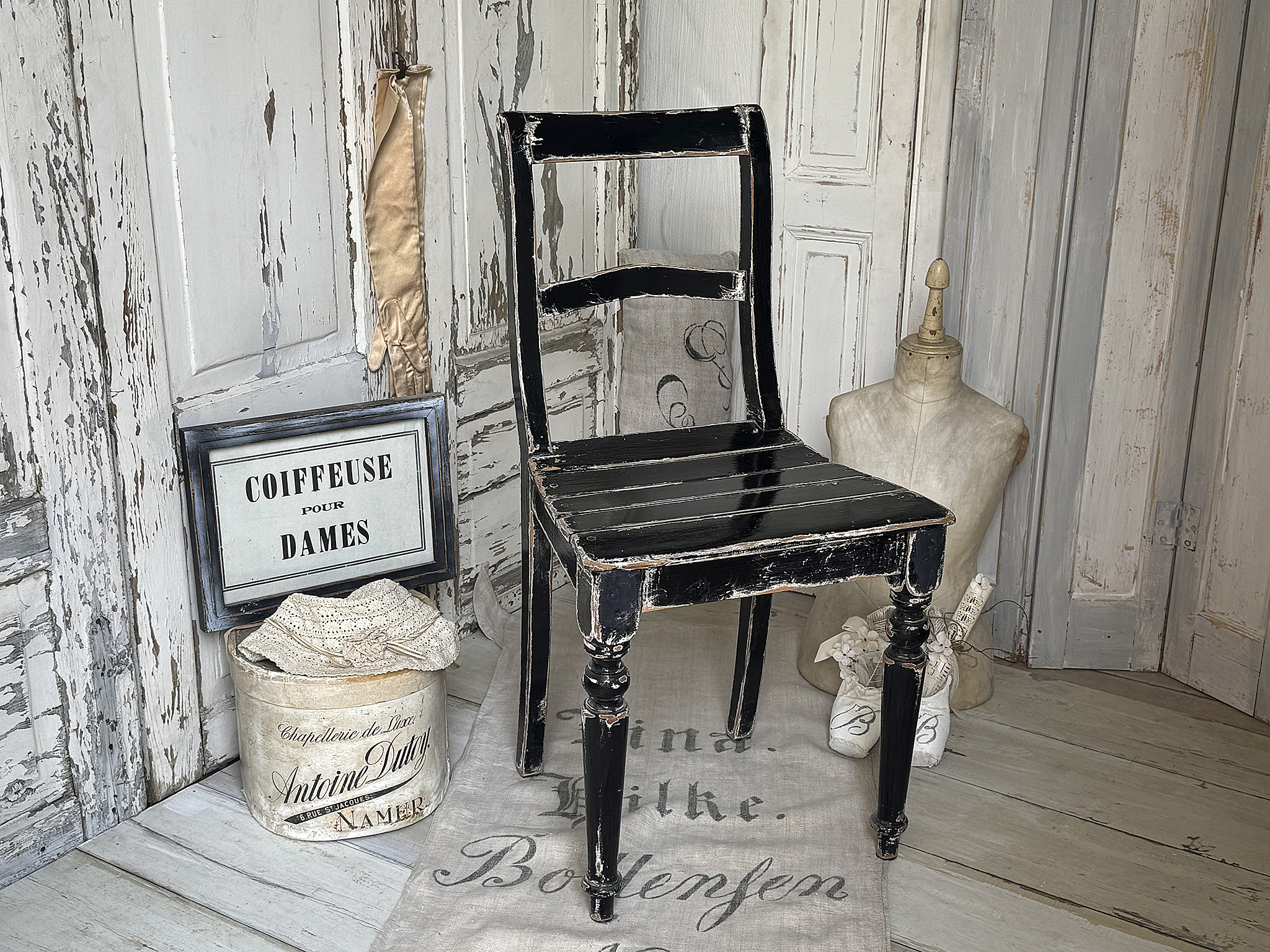 Antiker Biedermeier-Stuhl im originalen schwarzen Lack – Charakter trifft Eleganz***