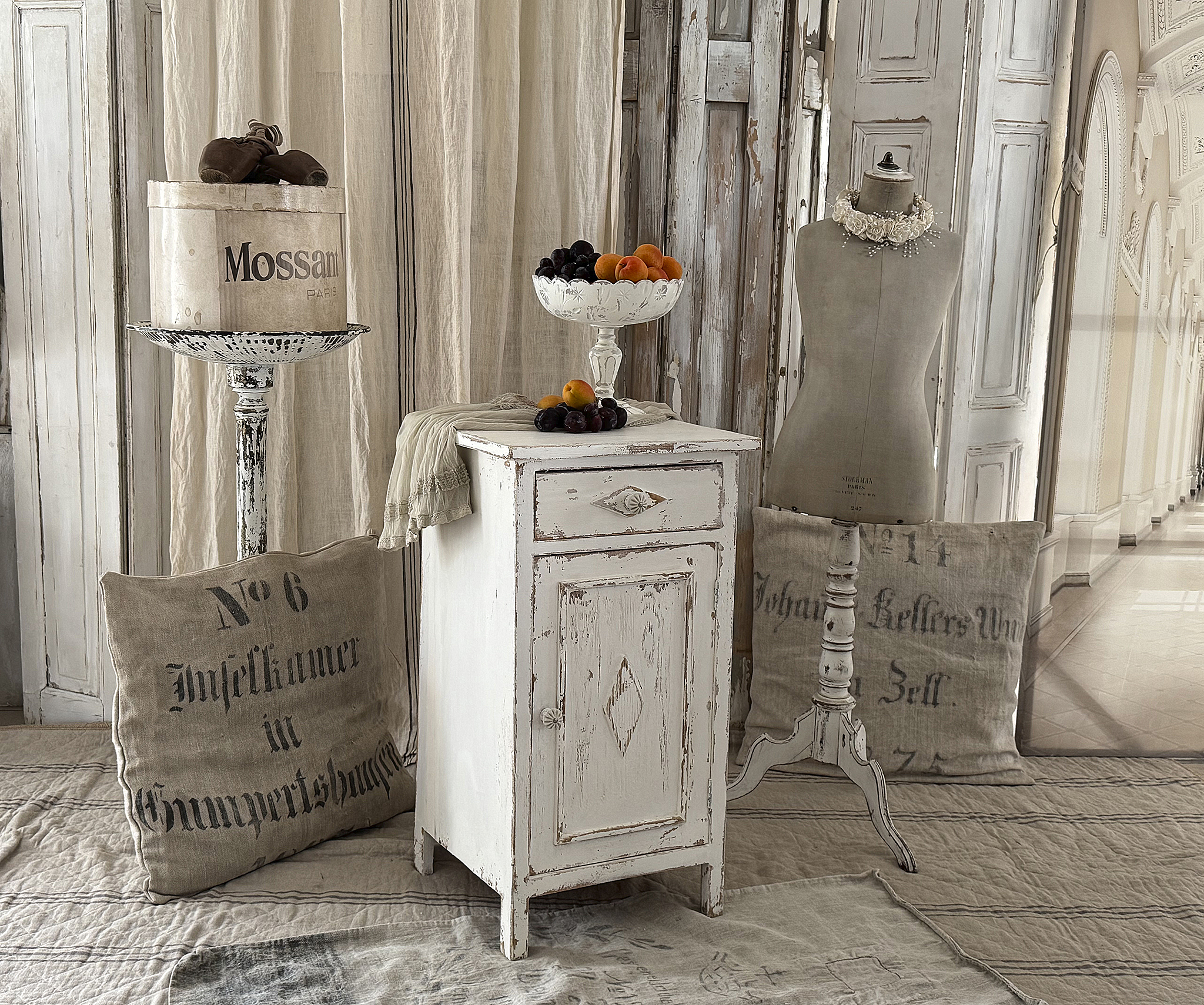 Antikes Beistellschränkchen Shabby-pur – Shabby Chic