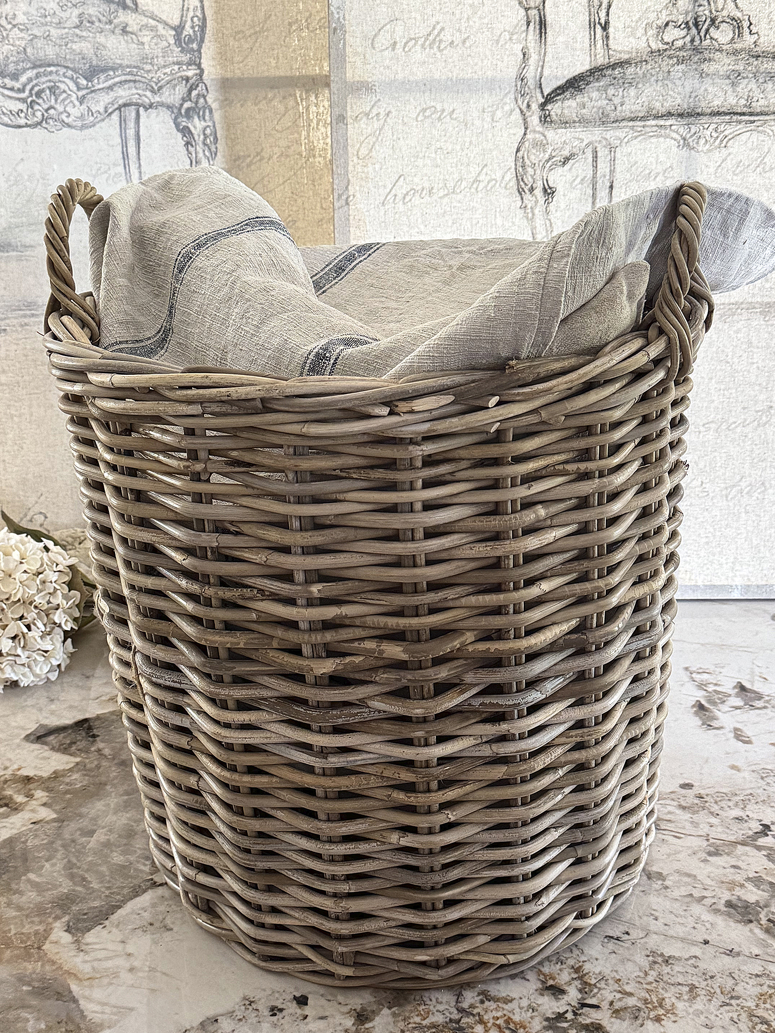 Großer runder Naturweidenkorb mit altem Leinensack-XL***