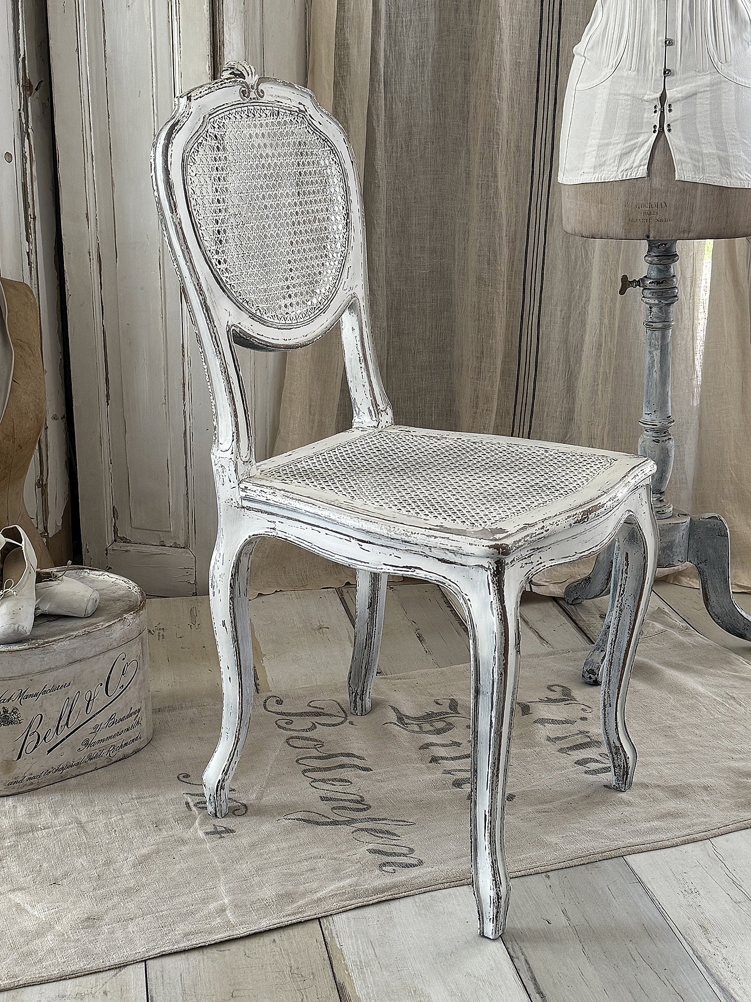 Zarter antiker Chippendale-Stuhl mit Wiener Geflecht – voller Anmut und Charme***