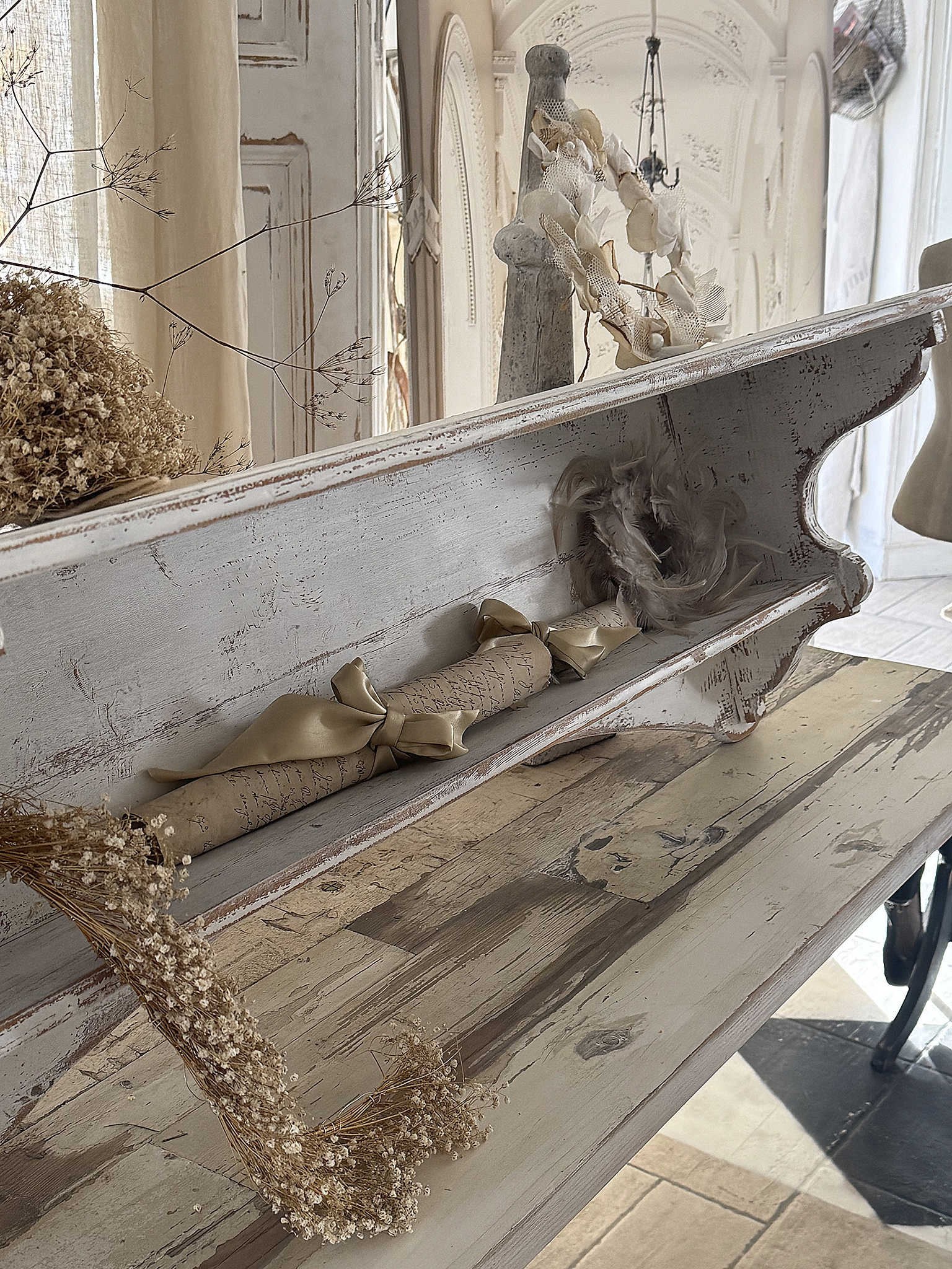 Wunderschönes, großes Gründerzeitregal im weißen Vintagekleid***