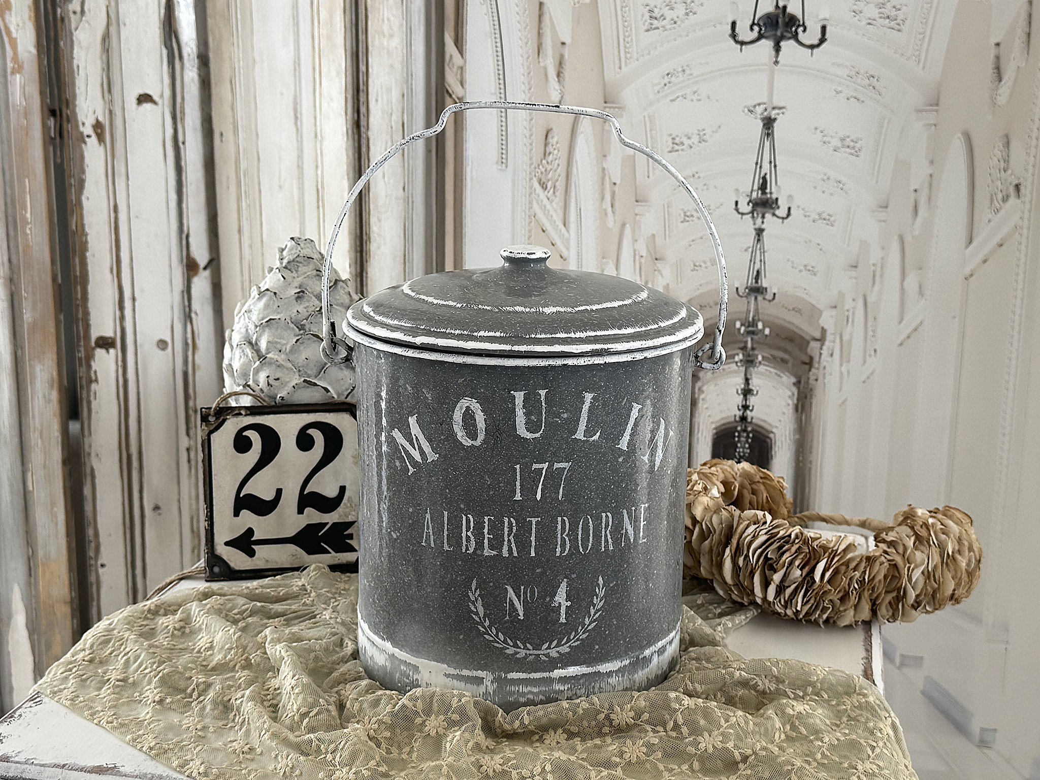 Alter Emaille-Eimer mit Deckel im Shabby Chic und französischem Schriftzug***
