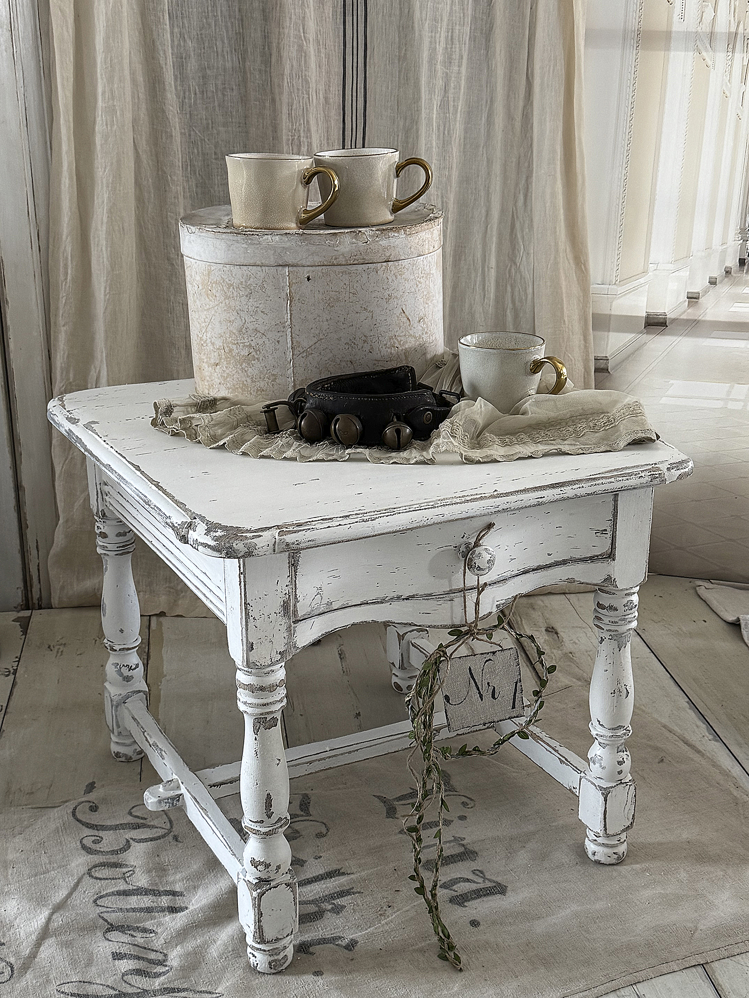  Alter Bauerntisch / Beistelltisch  im Vintage-Kleid***