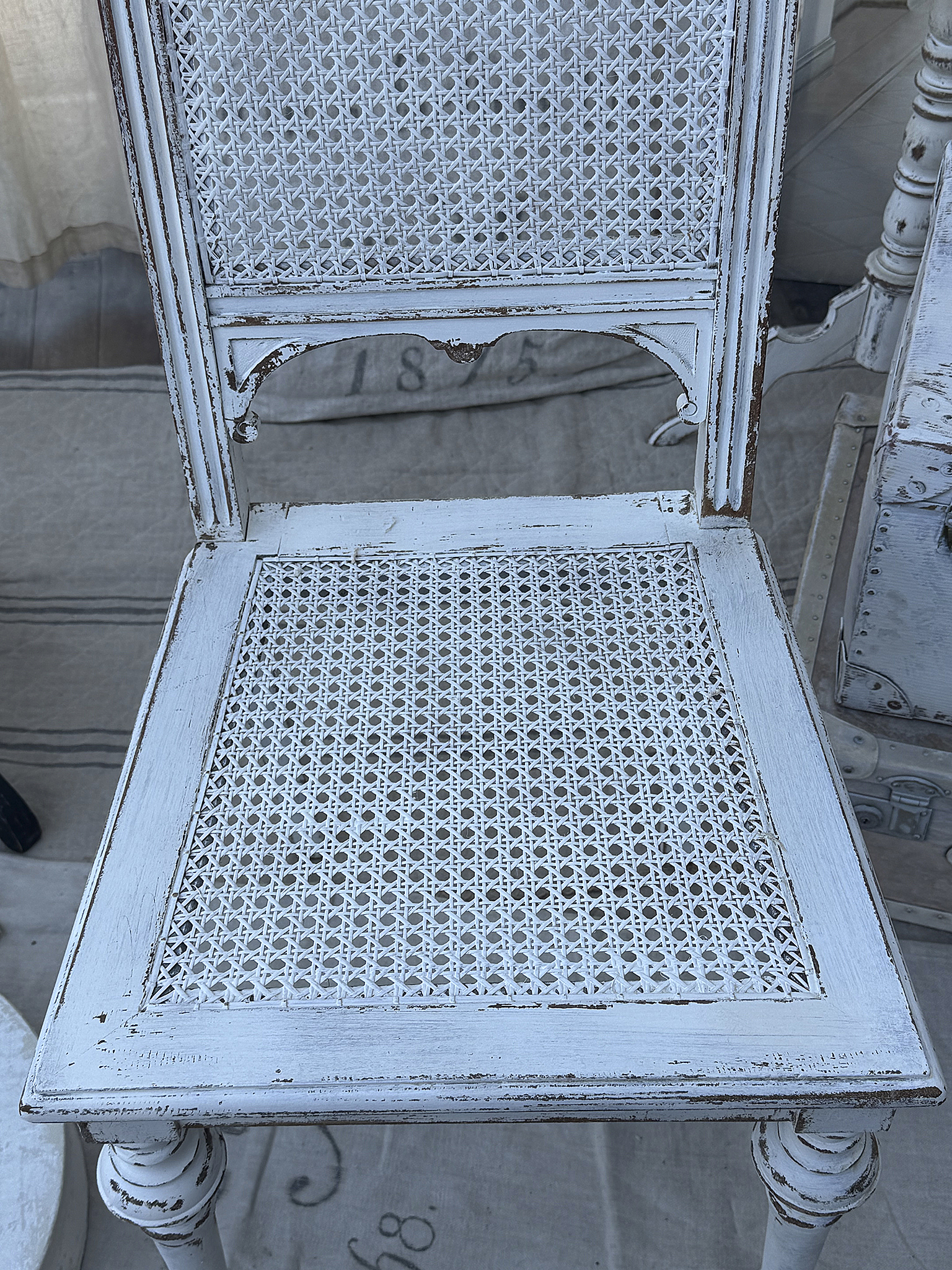 Shabby-Stuhl mit Wienergeflecht