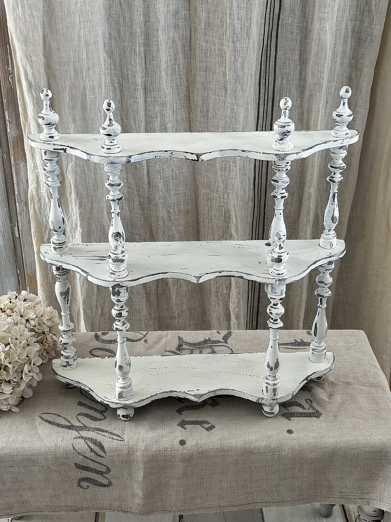 Süßes antikes Gründerzeitregal aus Holz mit wunderschönem Shabby-Chic-Charme***
