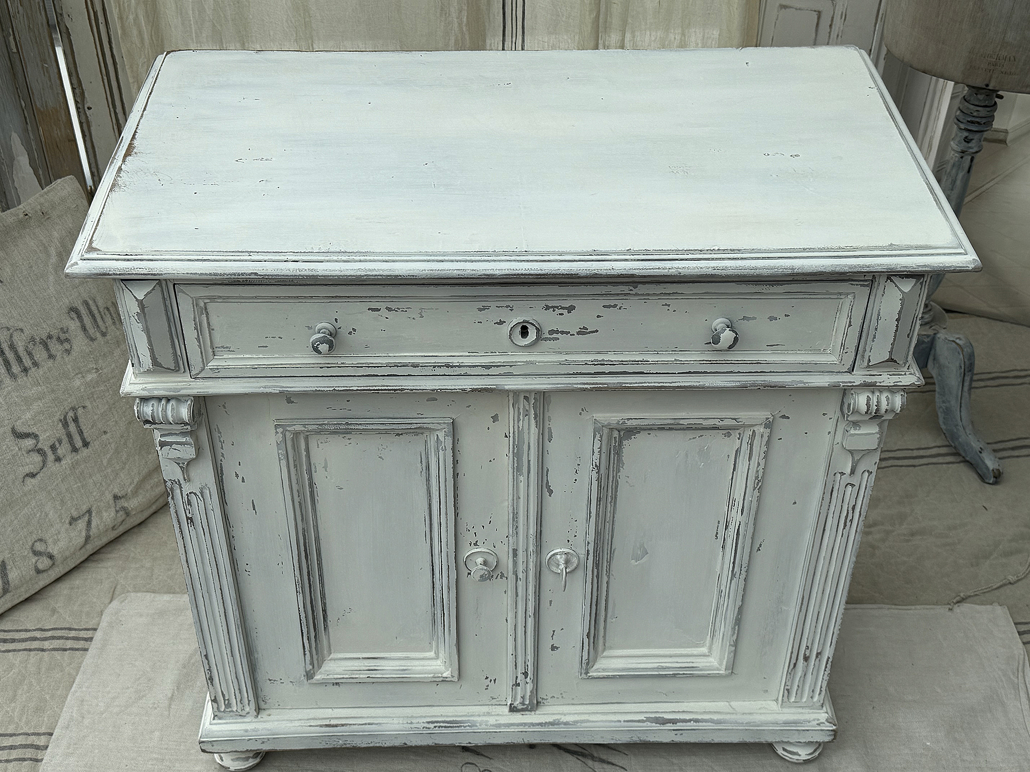 Antiker Beistellschrank/Kommode****