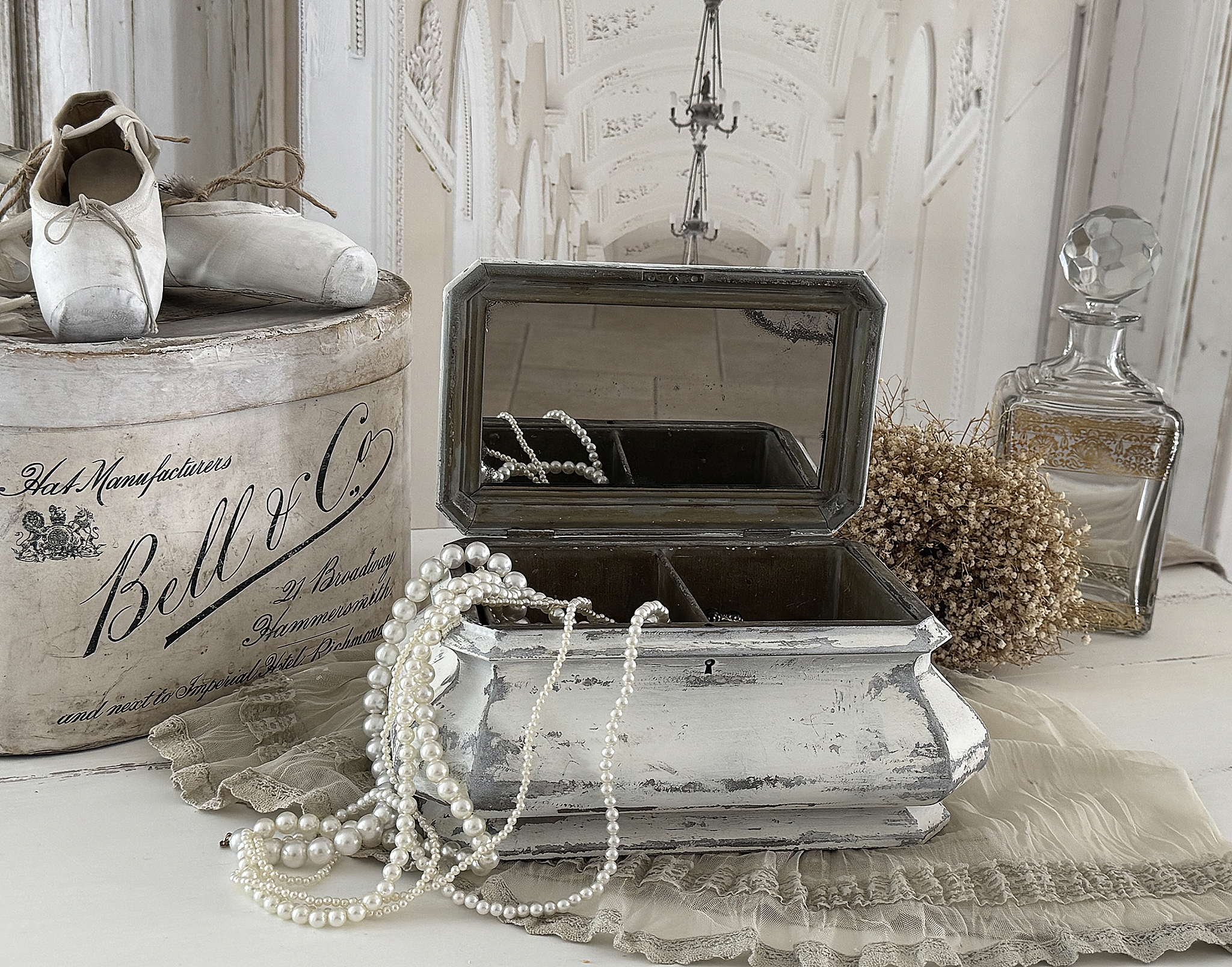 Antike Schmuckschatulle mit Spiegel – im Shabby Chic***