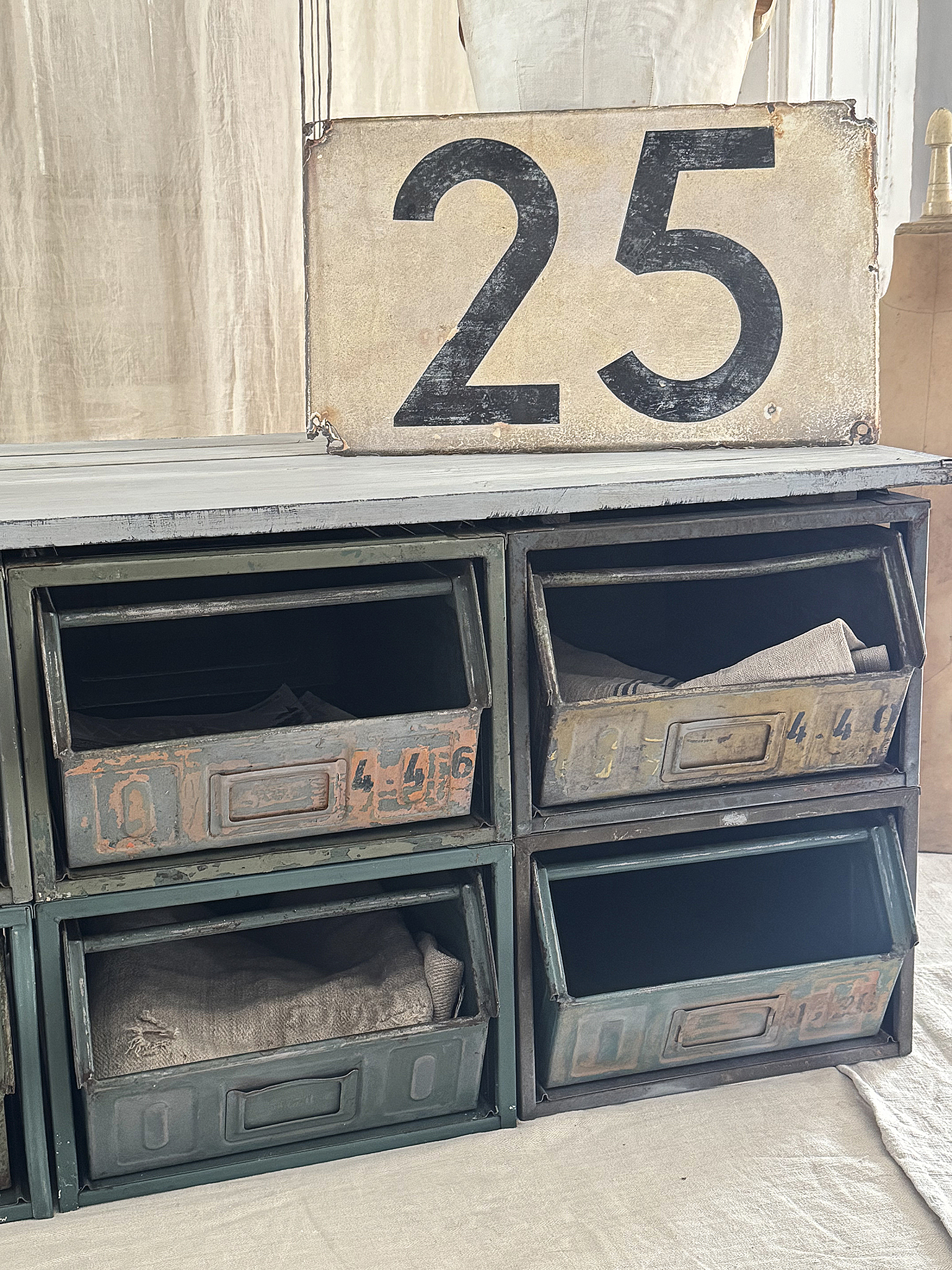 Coole Vintage-Schüttenbank – Ein echtes Unikat für Liebhaber! ***