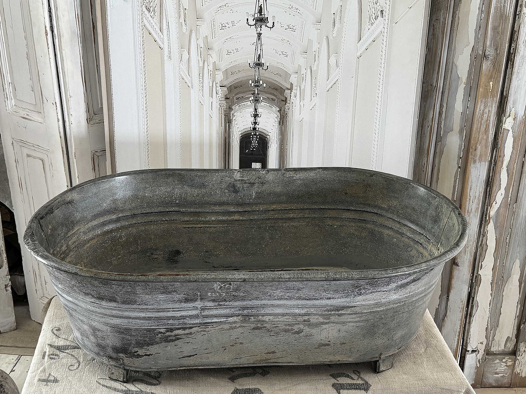 Seltene alte Zinkwanne mit wunderschöner gewachsener Patina und besonderer Formgebung***
