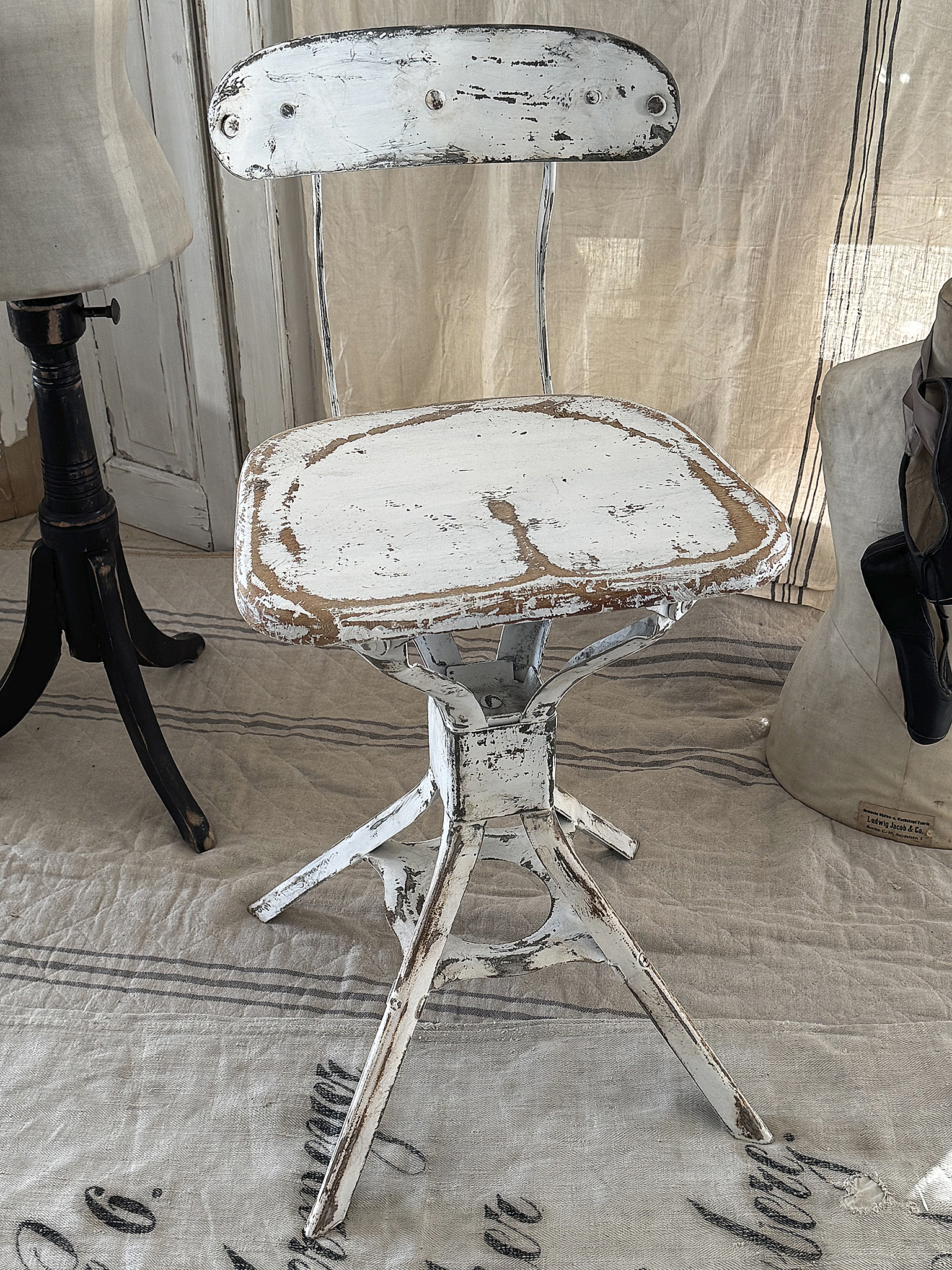 Alter Werkstatt-Loft Stuhl im Shabbykleid***