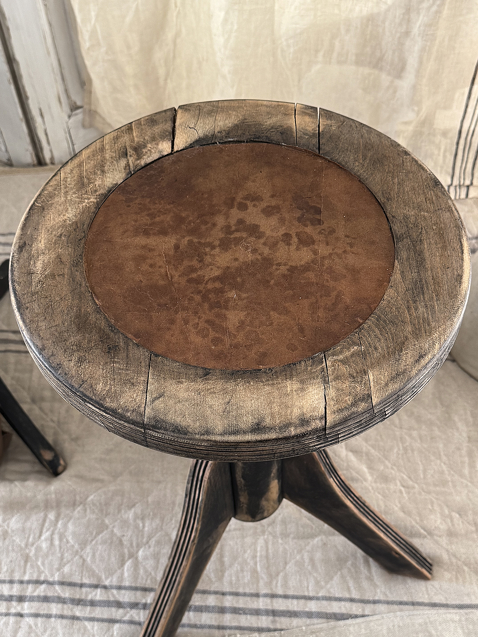 Alter Klavierhocker im Original-Vintage-Kleid***