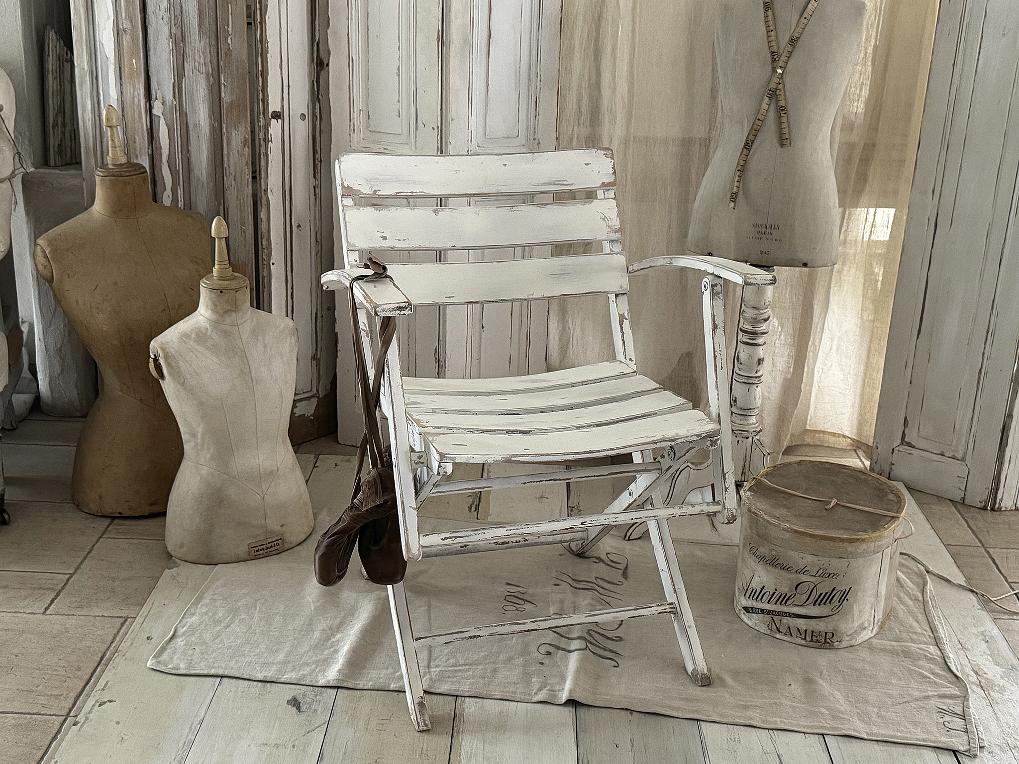 Alter bequemer Klappstuhl im Shabbykleid***